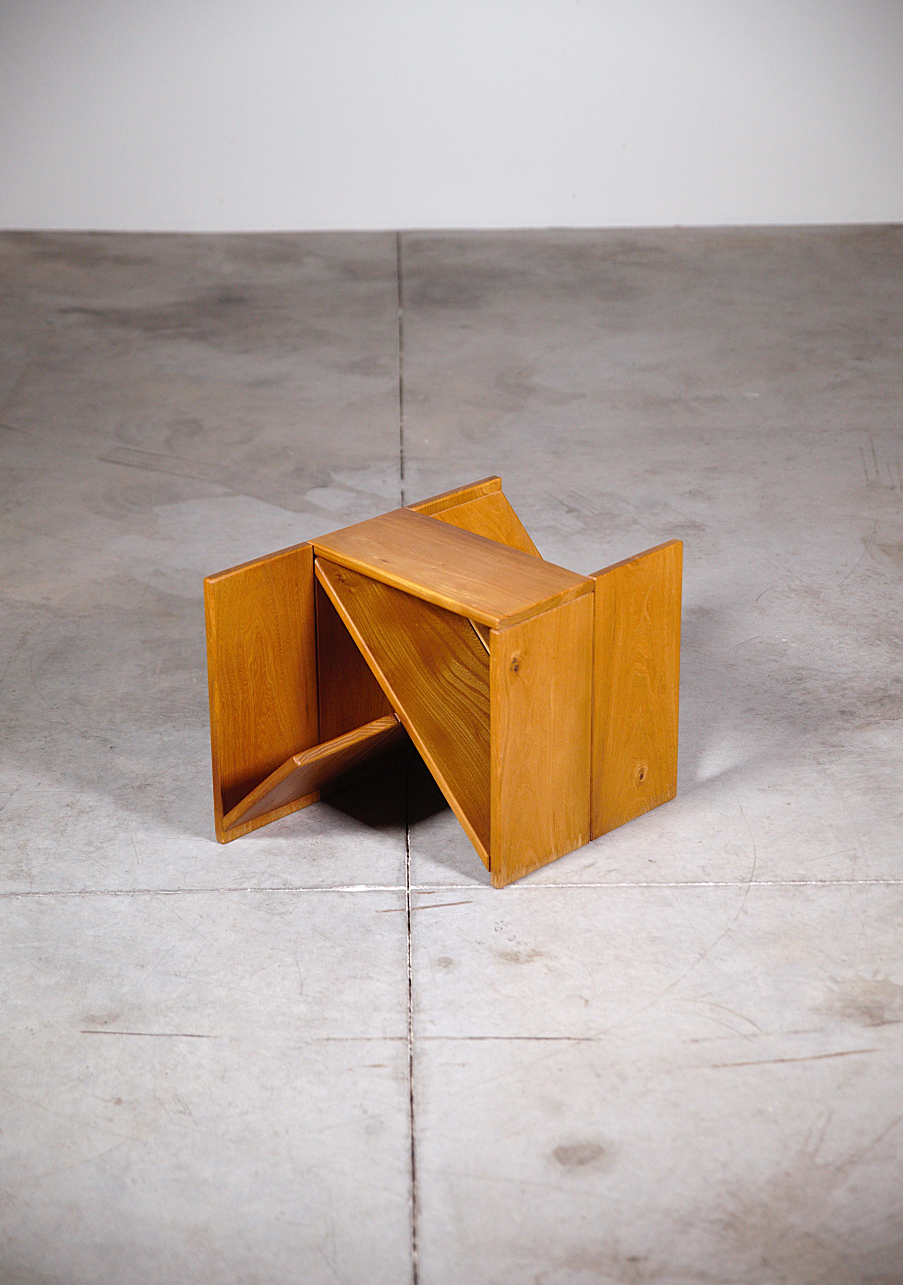 Mesa auxiliar escultórica de Alain Ladroit para Maison Regain Francia Años 80 Madera en venta