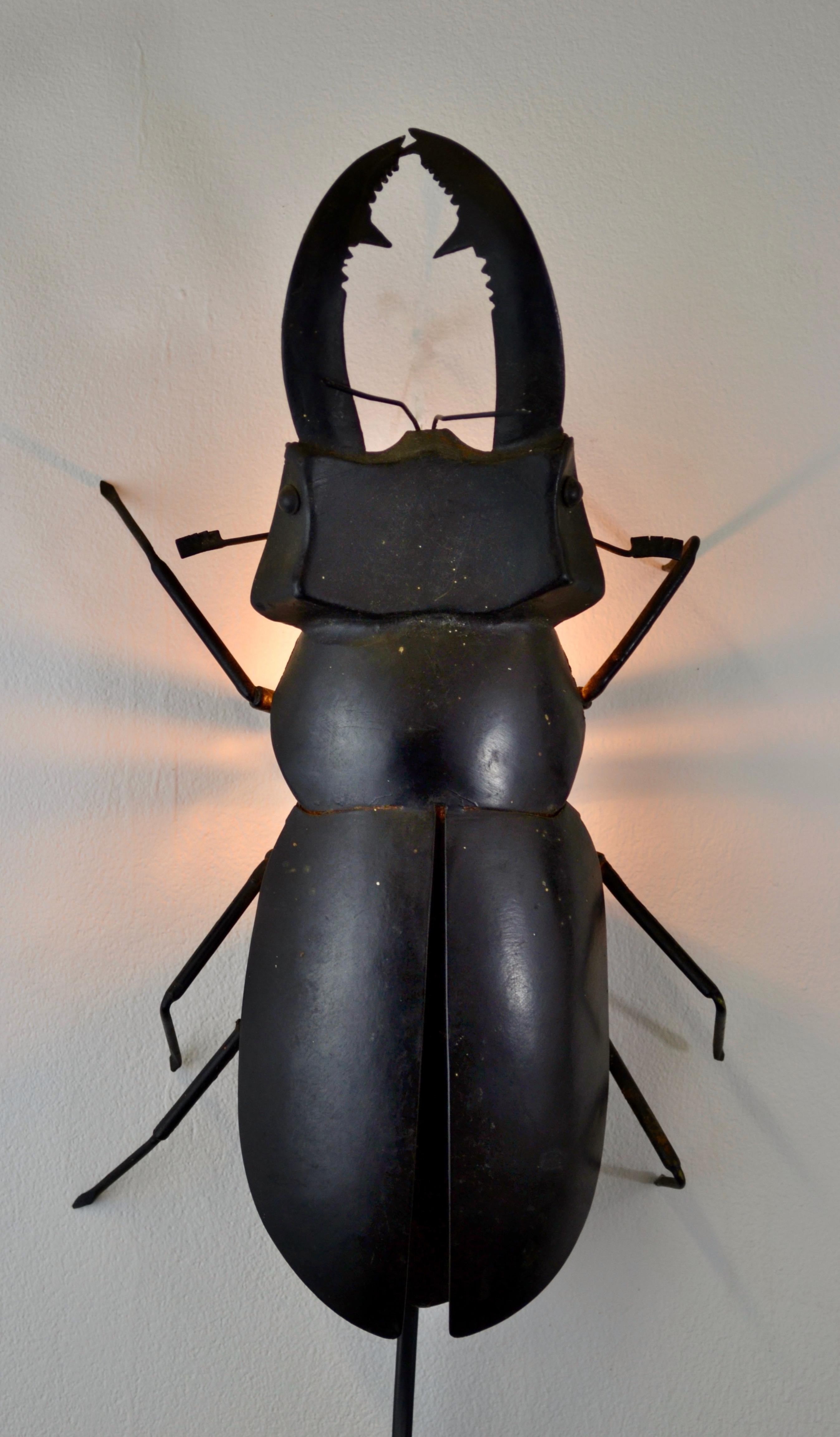 a sculptural vintage 1960s metal beetle lamp – France In Good Condition In SOTTEVILLE-LÈS-ROUEN, FR
