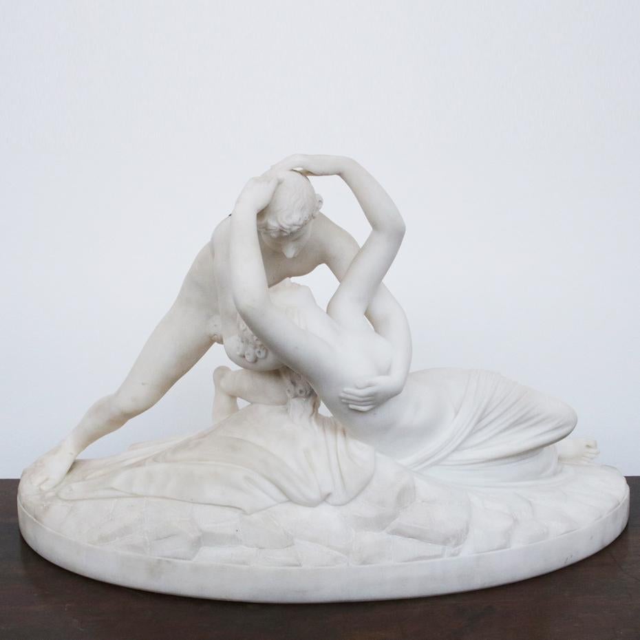 Eine Skulptur der durch Amors Kuss wiederbelebten Psyche. Nach Canova. Wunderschön geschnitzt in feinem, statuarischem Marmor.

Ende des 19. Jahrhunderts.
