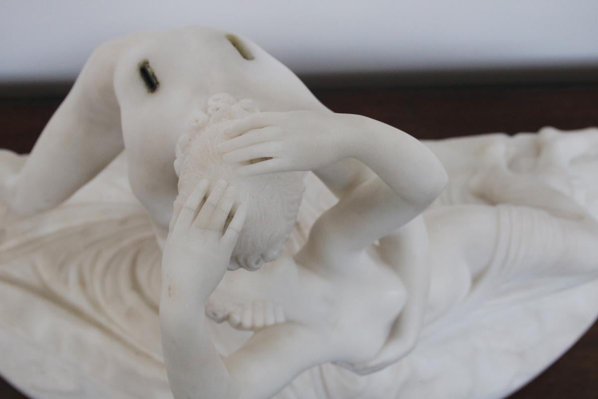 Skulptur der Psyche, wiederbelebt von Amors Kissen (Marmor) im Angebot