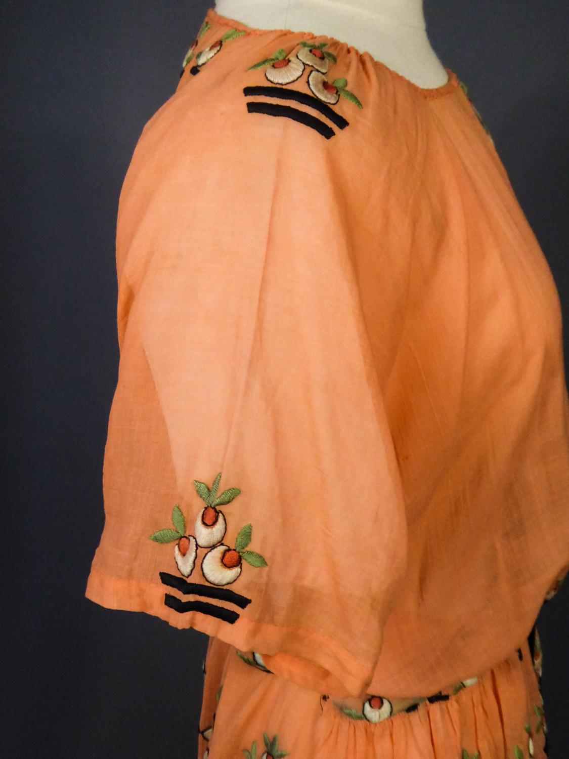 Robe en mousseline de soie de bord de mer dans le style de l'Atelier Martine/Paul Poiret, circa 1920 en vente 4