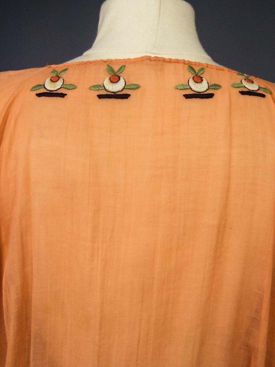 Robe en mousseline de soie de bord de mer dans le style de l'Atelier Martine/Paul Poiret, circa 1920 en vente 6