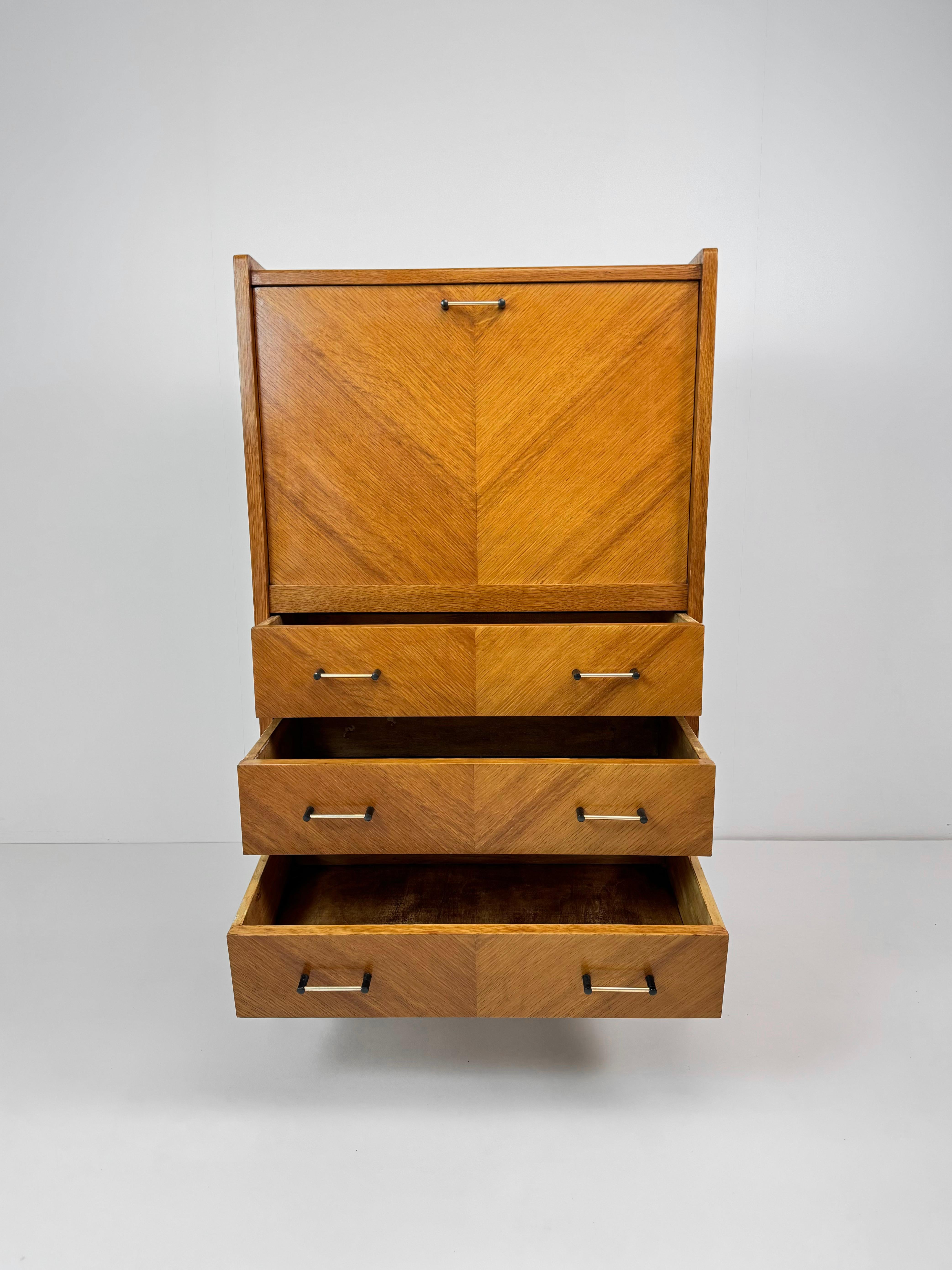 Secreter francés de roble con frente de parquet y tres cajones, Francia Años 50 Entarimado