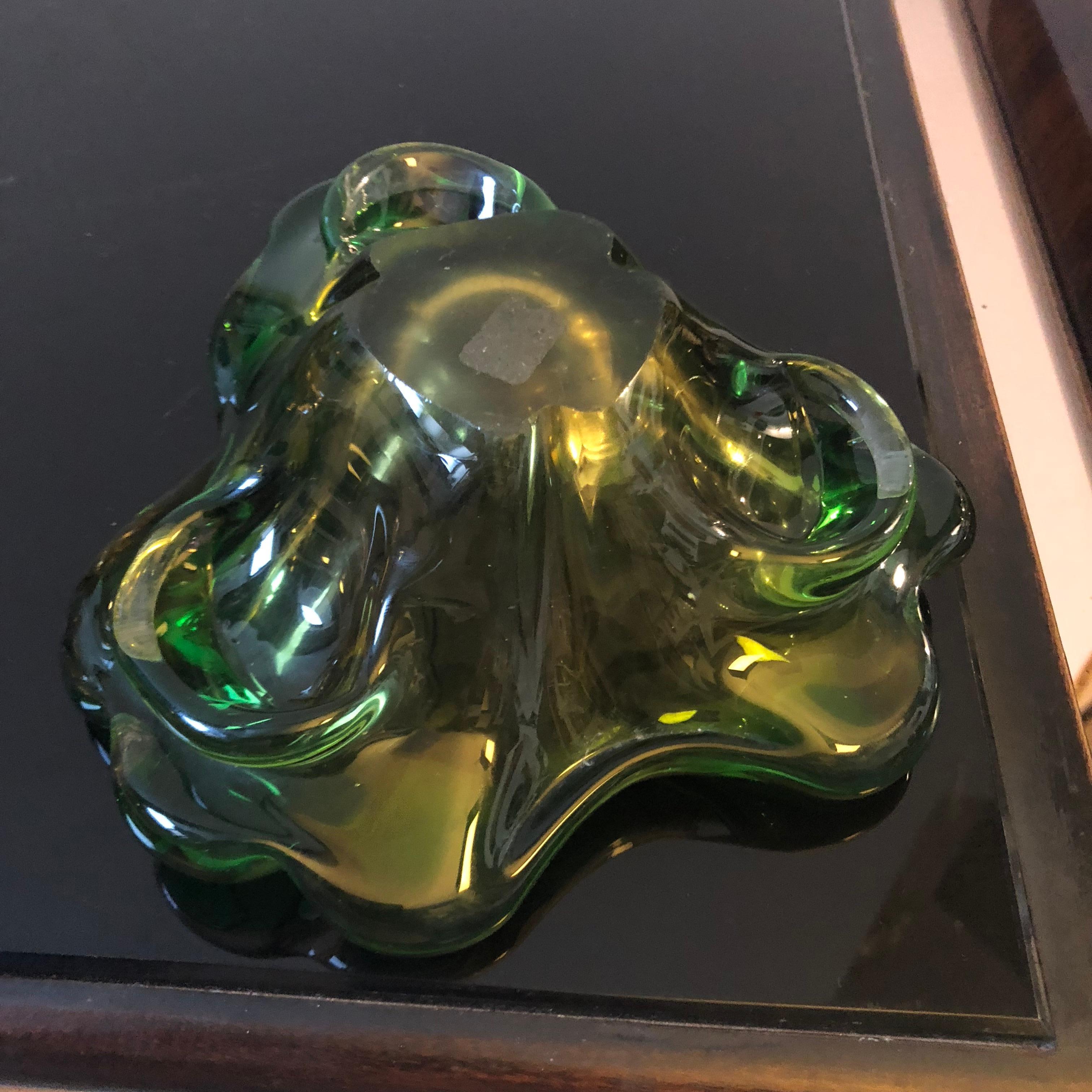 1970s Seguso Mid-Century Modern Sommerso Green and Yellow Murano Glass Bowl In Good Condition In Aci Castello, IT