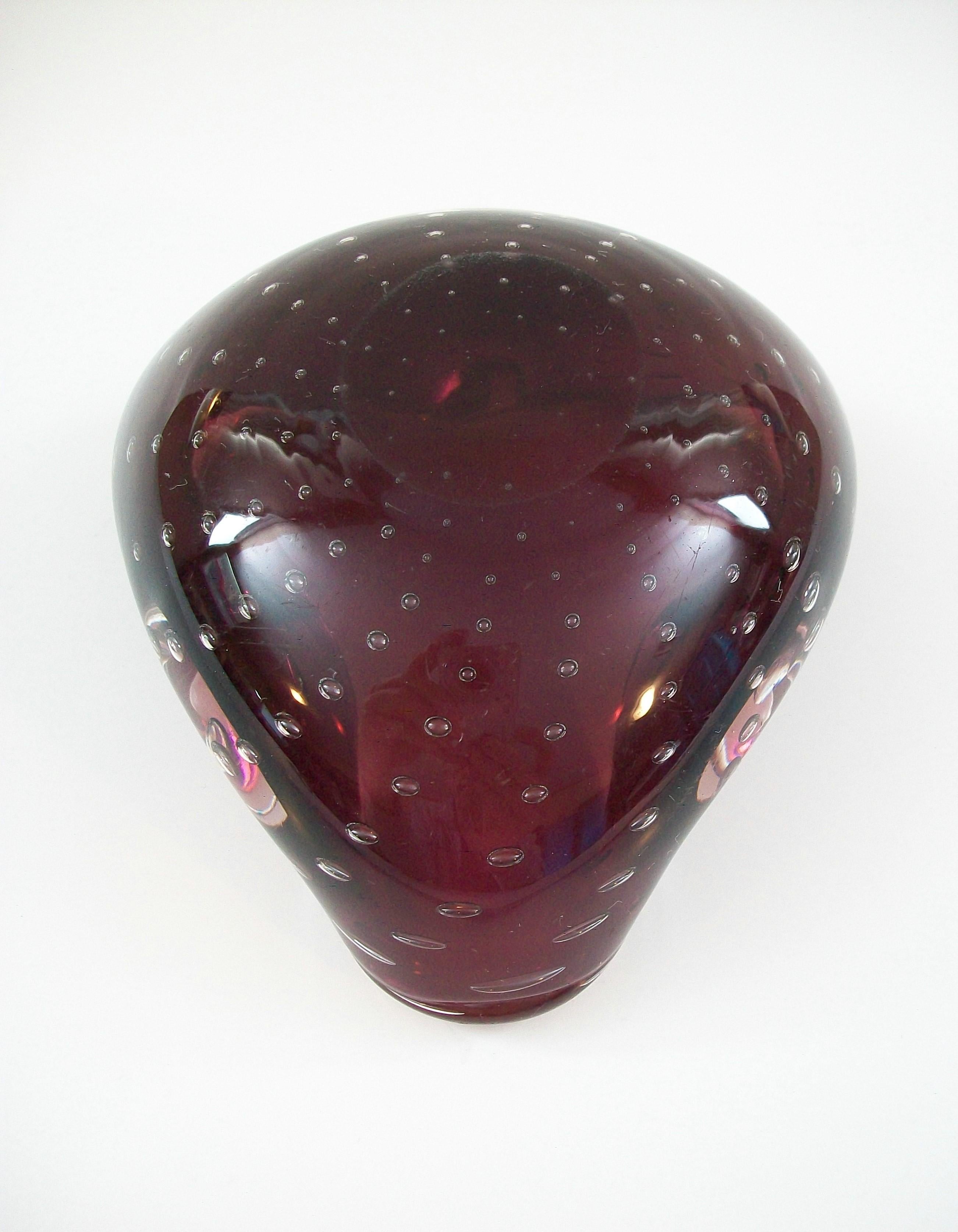 A. SEGUSO - Murano Controlled Bubble Amethyst Glass Ashtray - Italy - C.1960's For Sale 1