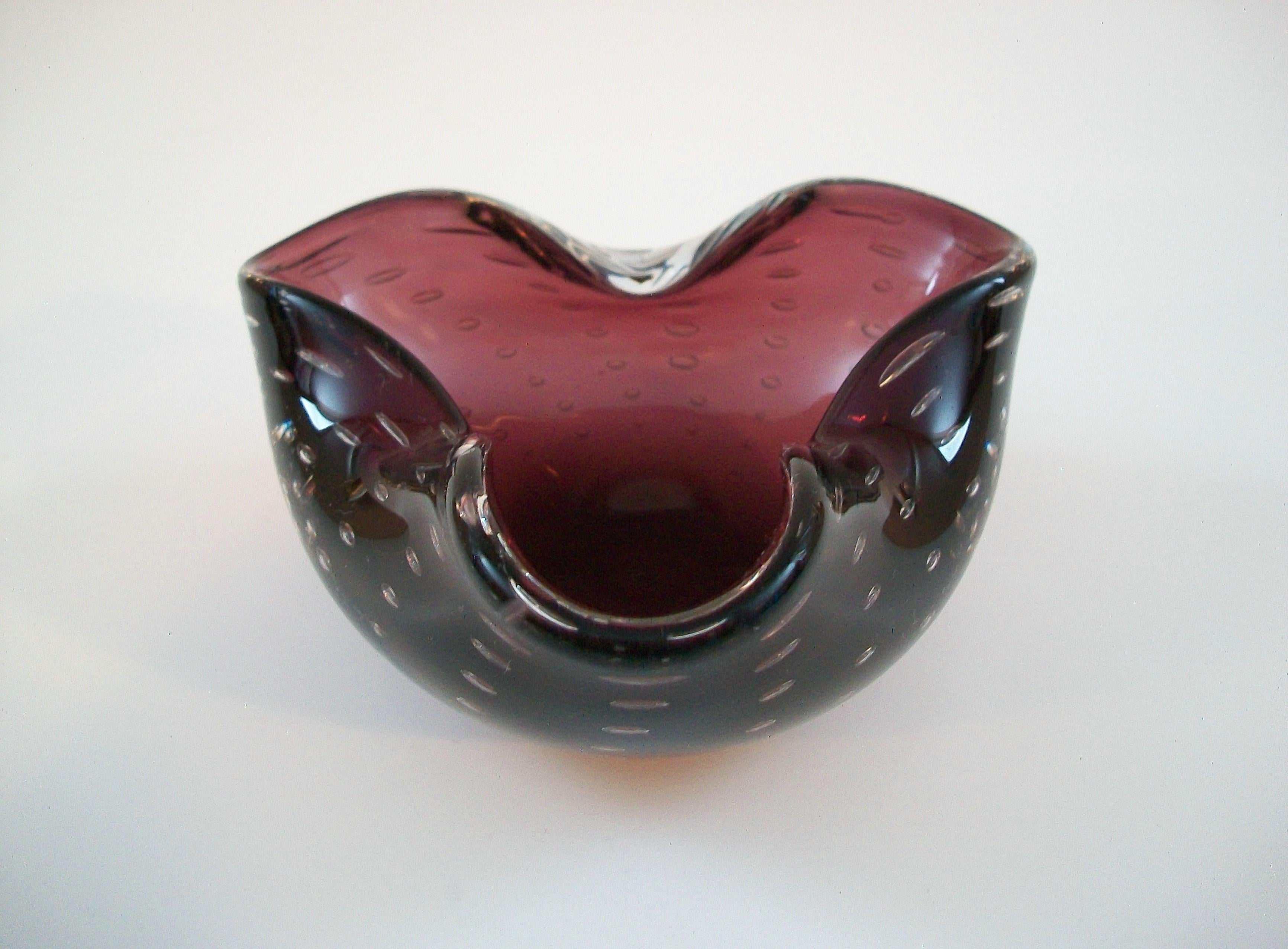 Mid-Century Modern A. SEGUSO - Murano Controlled Bubble Amethyst Glass Ashtray - Italy - C.1960's For Sale