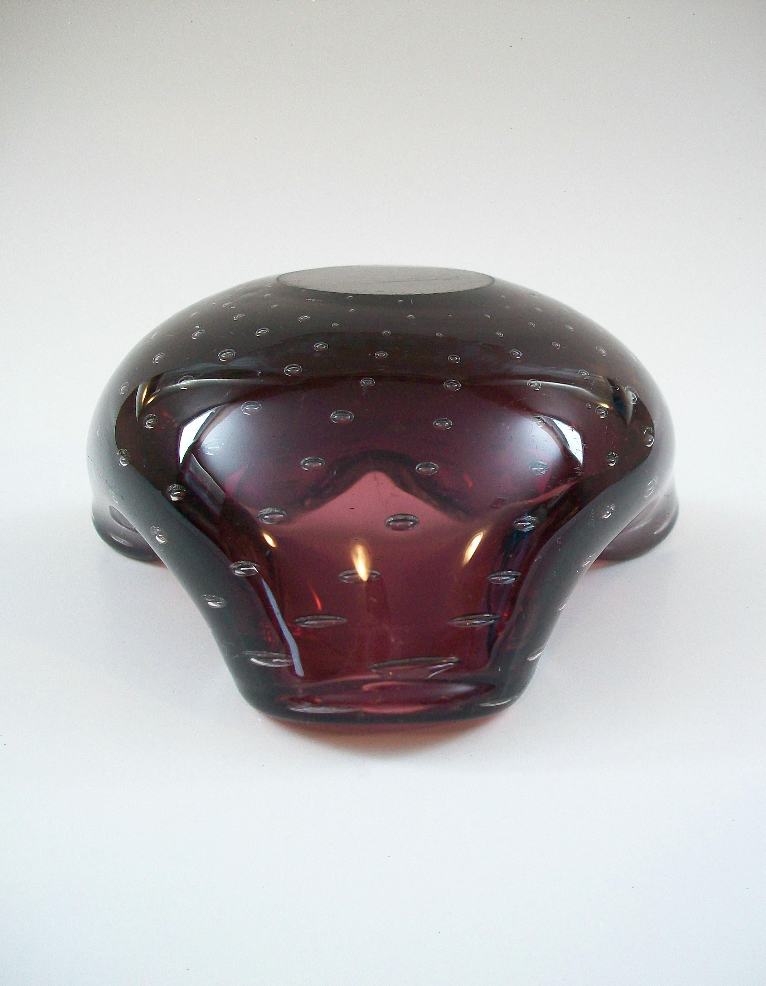 Art Glass A. SEGUSO - Murano Controlled Bubble Amethyst Glass Ashtray - Italy - C.1960's For Sale