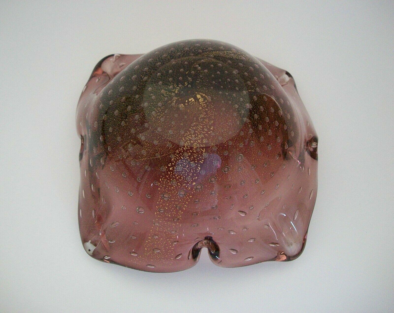 A. Seguso, Murano Controlled Bubble Amethyst Glass Bowl, Italy, Circa 1960's For Sale 3