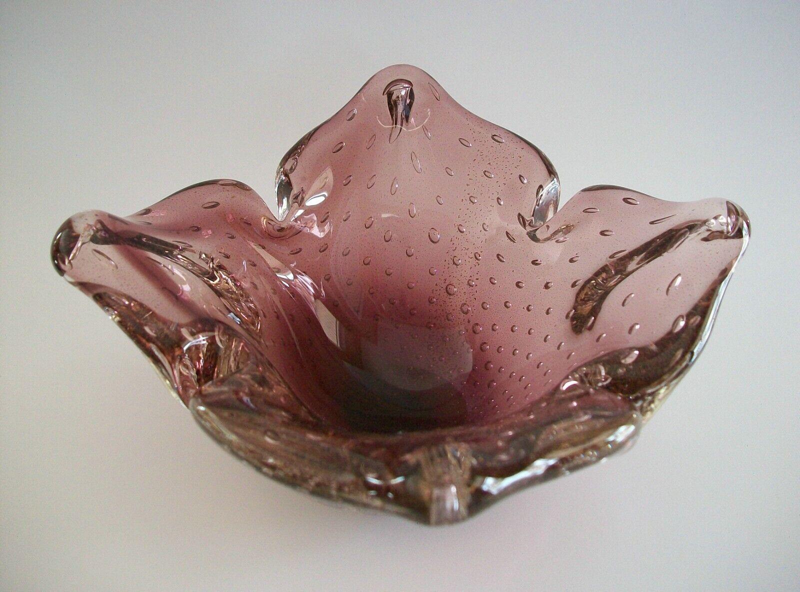 20th Century A. Seguso, Murano Controlled Bubble Amethyst Glass Bowl, Italy, Circa 1960's For Sale