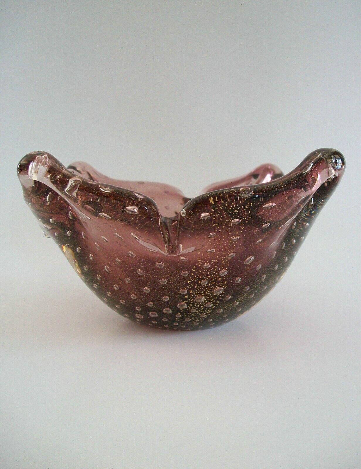 Art Glass A. Seguso, Murano Controlled Bubble Amethyst Glass Bowl, Italy, Circa 1960's For Sale
