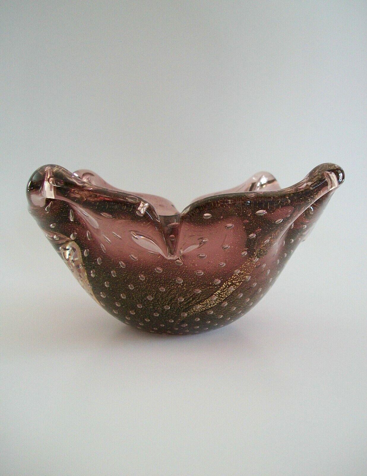 A. Seguso, Murano Controlled Bubble Amethyst Glass Bowl, Italy, Circa 1960's For Sale 1