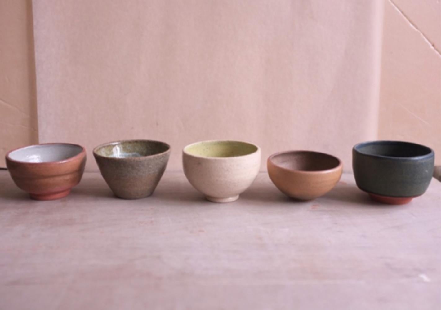 ?Title : 
- red clay and pale blue + sheer glaze
- grey speckled clay and pastel green + sheer glaze - white speckled clay and lime green + sheer glaze - ochre brown clay and matte cream + sheer glaze
- red clay and matte midnight blue