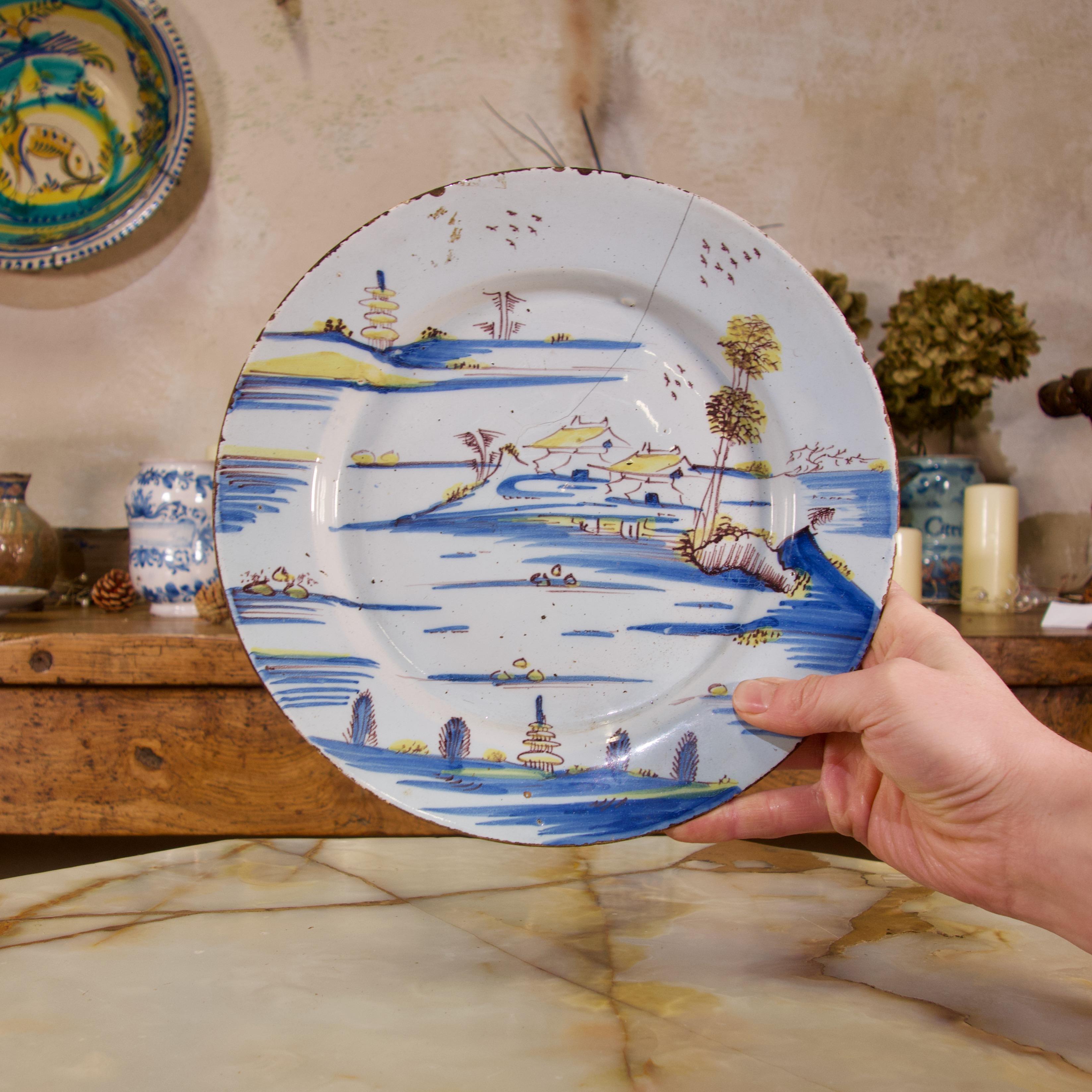 Selection of Three 18th Century English/Bristol Delft Plates In Good Condition In Basingstoke, Hampshire