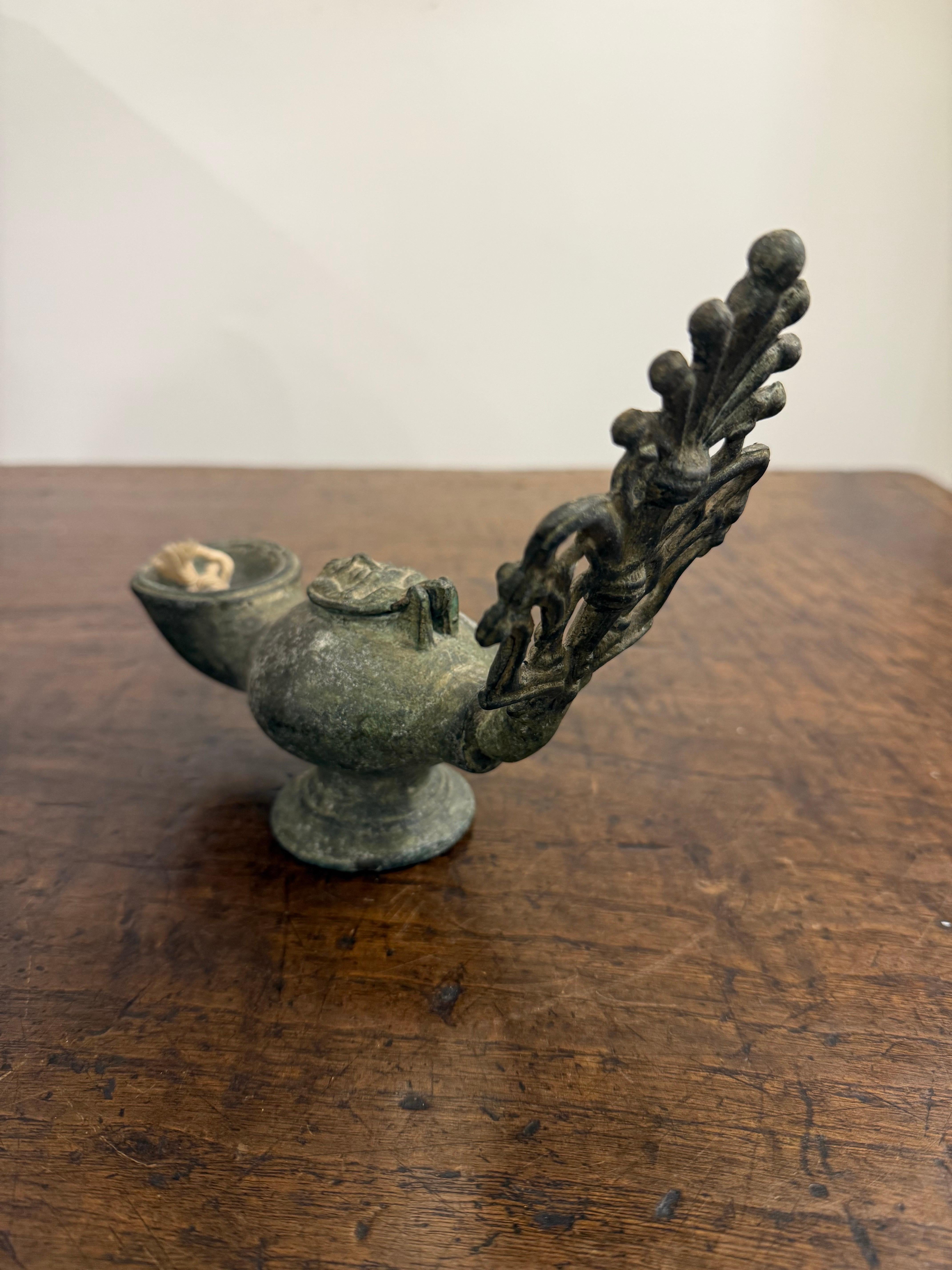 Lampada a olio in bronzo selgiuchide, 12/13° secolo in vendita 2