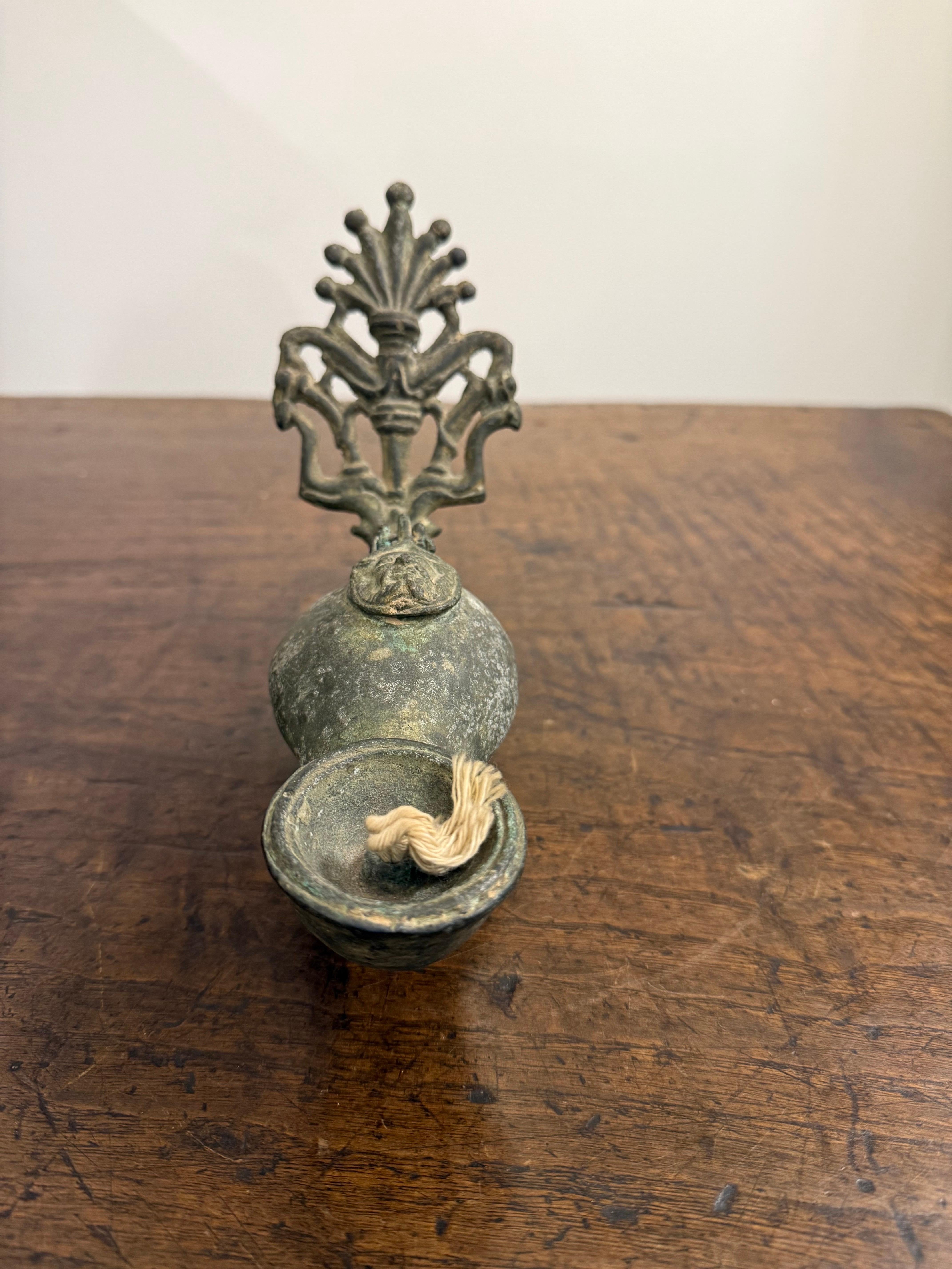 Calco Lampada a olio in bronzo selgiuchide, 12/13° secolo in vendita