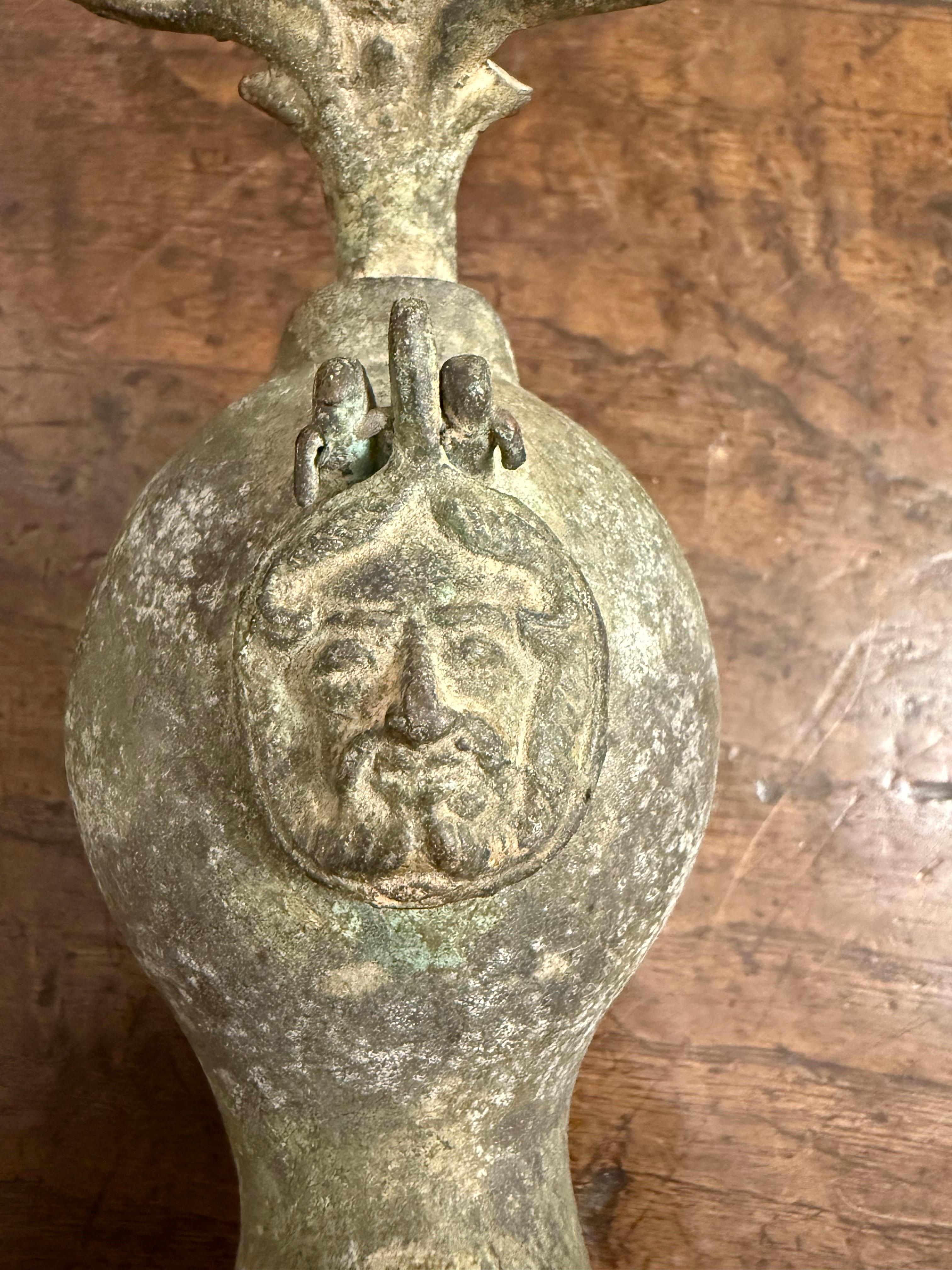 Lampada a olio in bronzo selgiuchide, 12/13° secolo In condizioni buone in vendita a ARMADALE, VIC