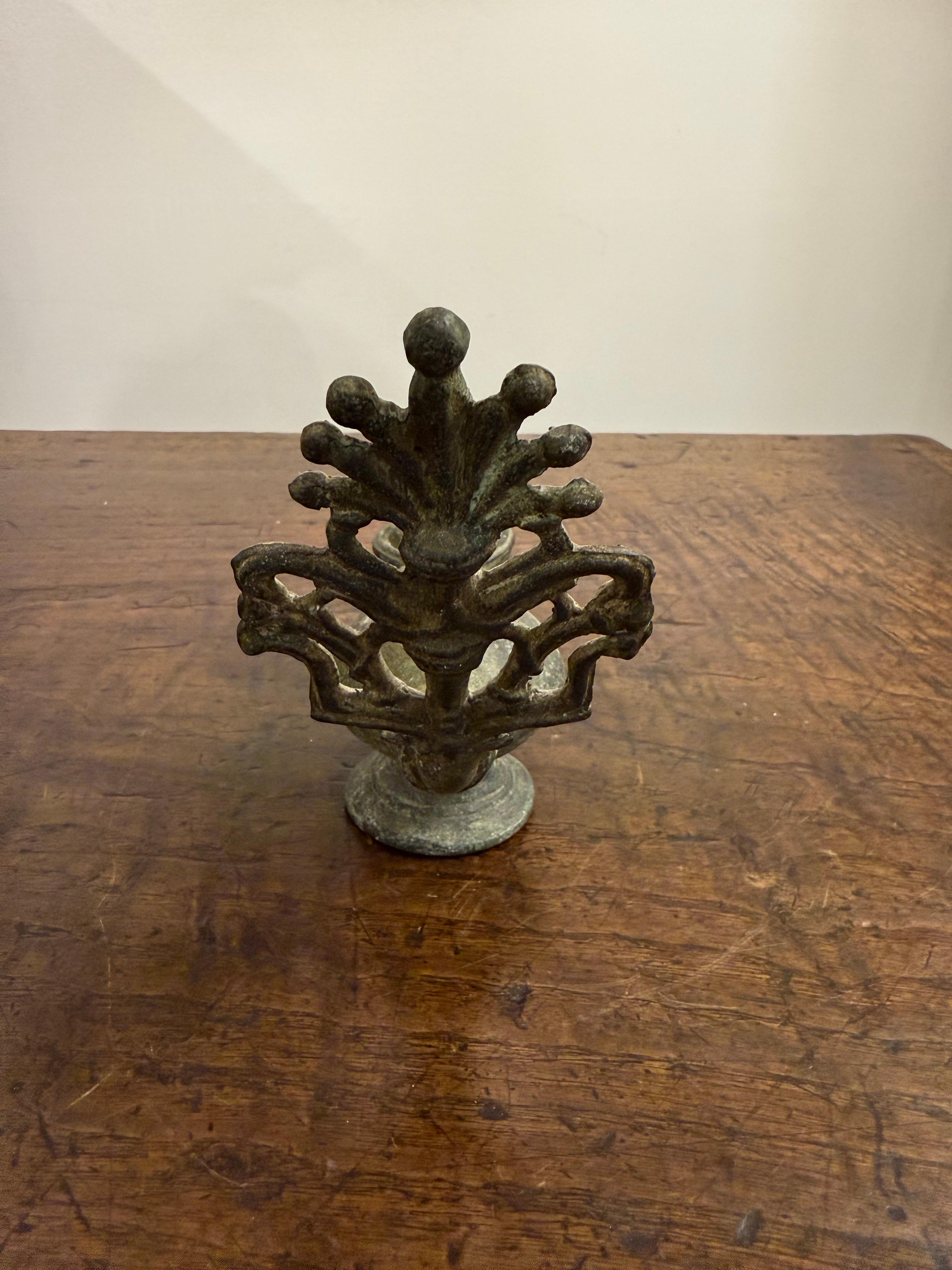 Lampada a olio in bronzo selgiuchide, 12/13° secolo in vendita 1