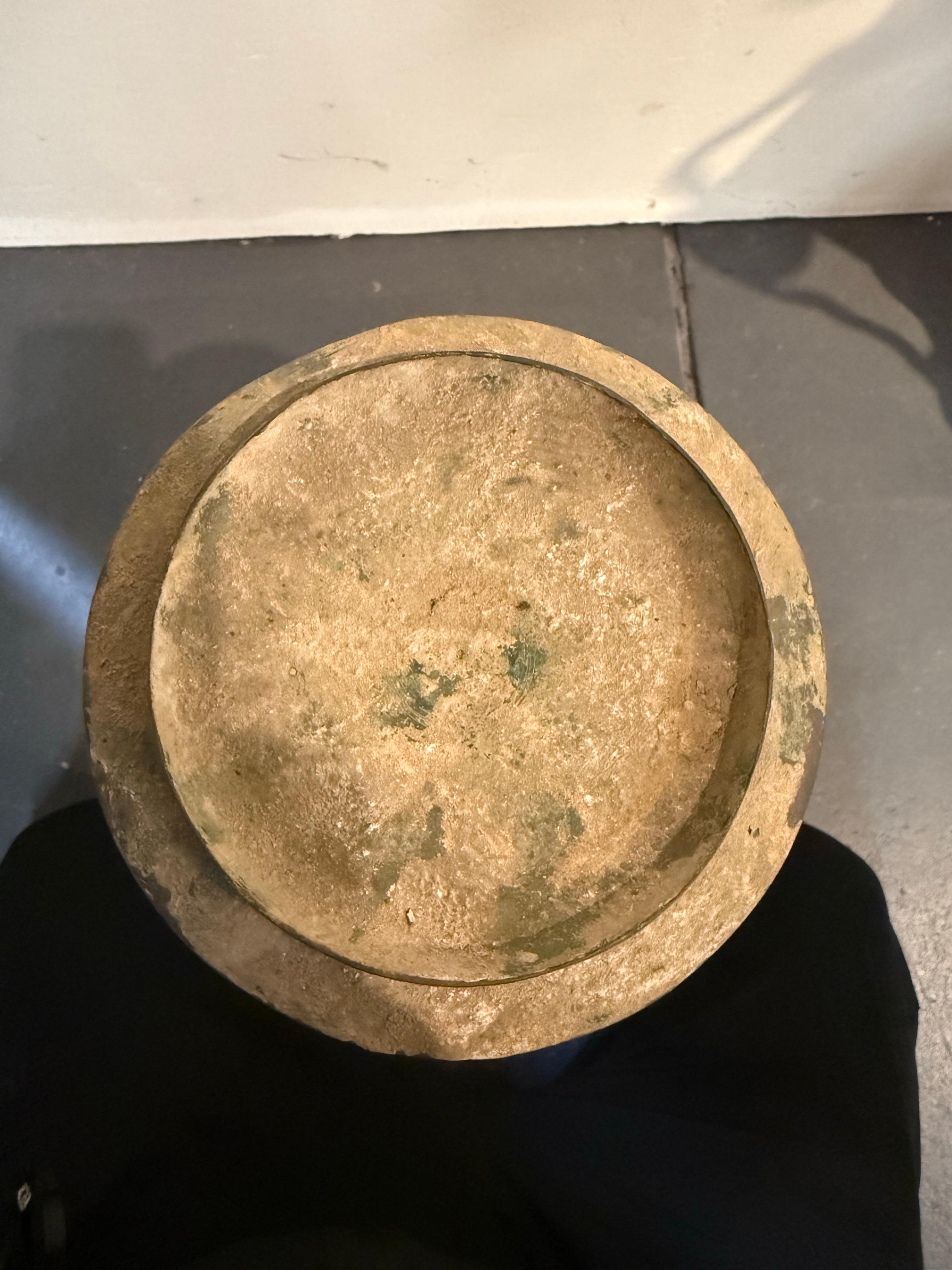 Calco Base per lampada a olio in bronzo selgiuchide, XII-XIII secolo in vendita