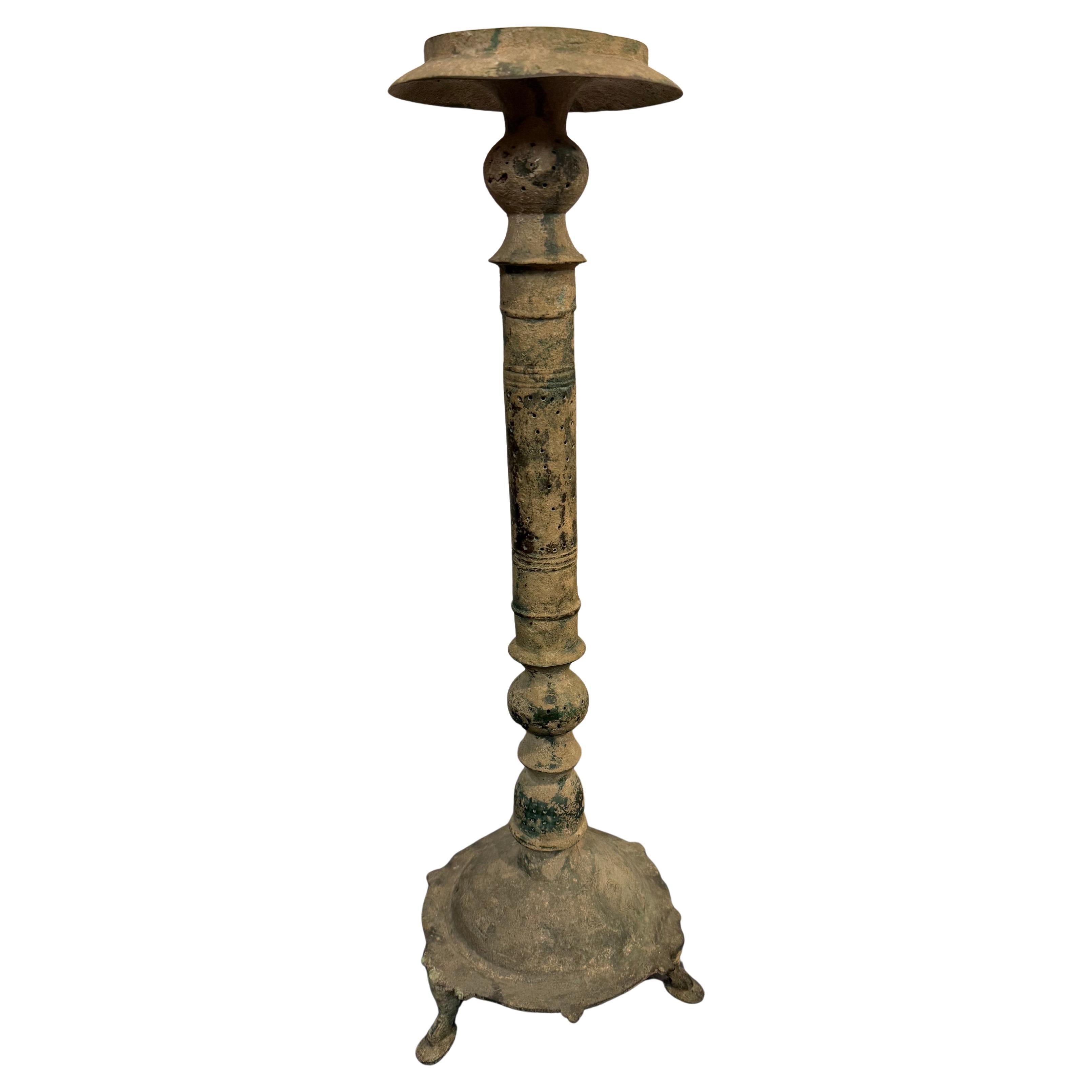 Base per lampada a olio in bronzo selgiuchide, XII-XIII secolo