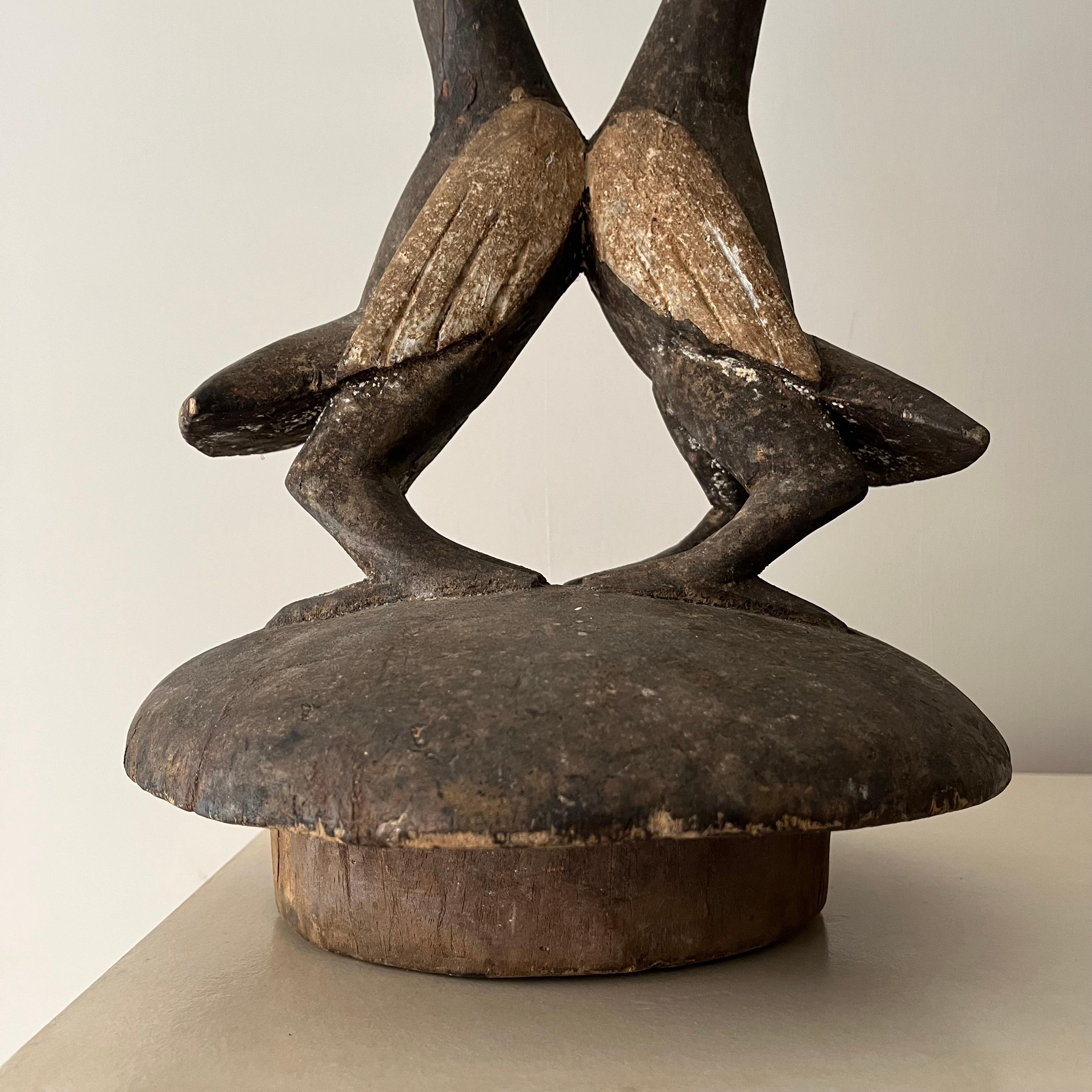 XX secolo Una scultura Senufo di due uccelli in vendita