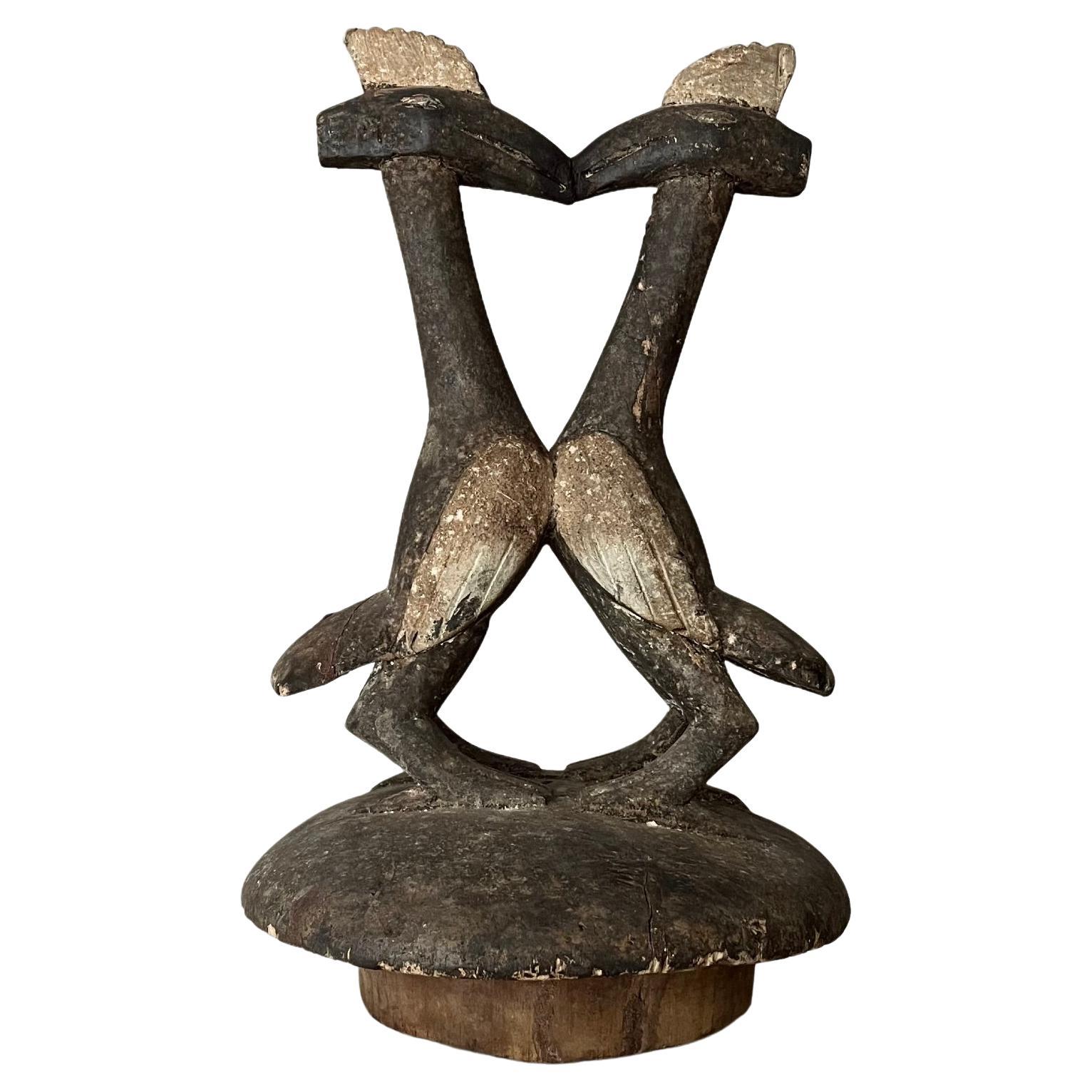 Una scultura Senufo di due uccelli