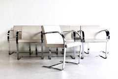 Eine Serie von acht BRNO-Sesseln von Mies Van Der Rohe, Knoll USA Ausgabe 1980er Jahre.