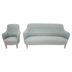 Ein Set – ein Sofa mit Sessel, entworfen von Carl Malmsten, Schweden, 1950er Jahre. 