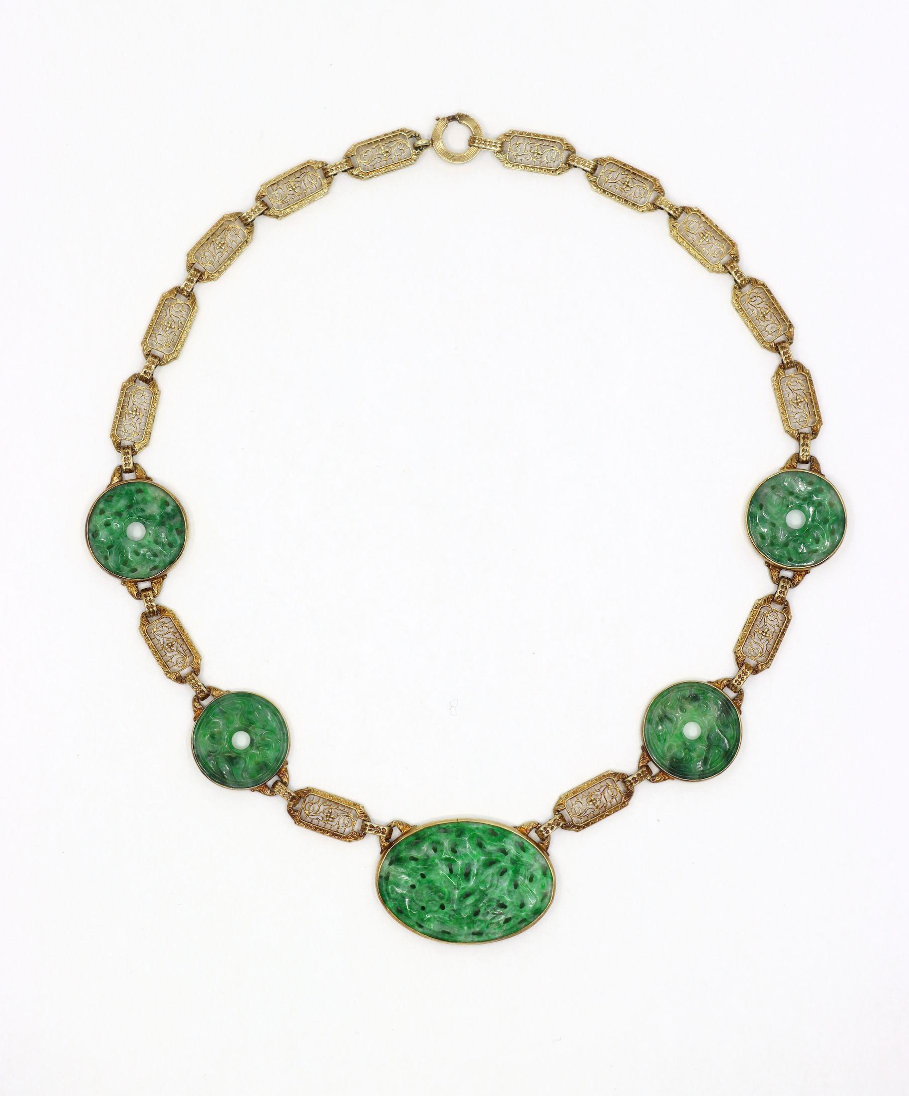 Ein Satz im chinesischen Stil 14K Gold Jade eingraviert  Halskette und Armband (Ungeschliffen) im Angebot
