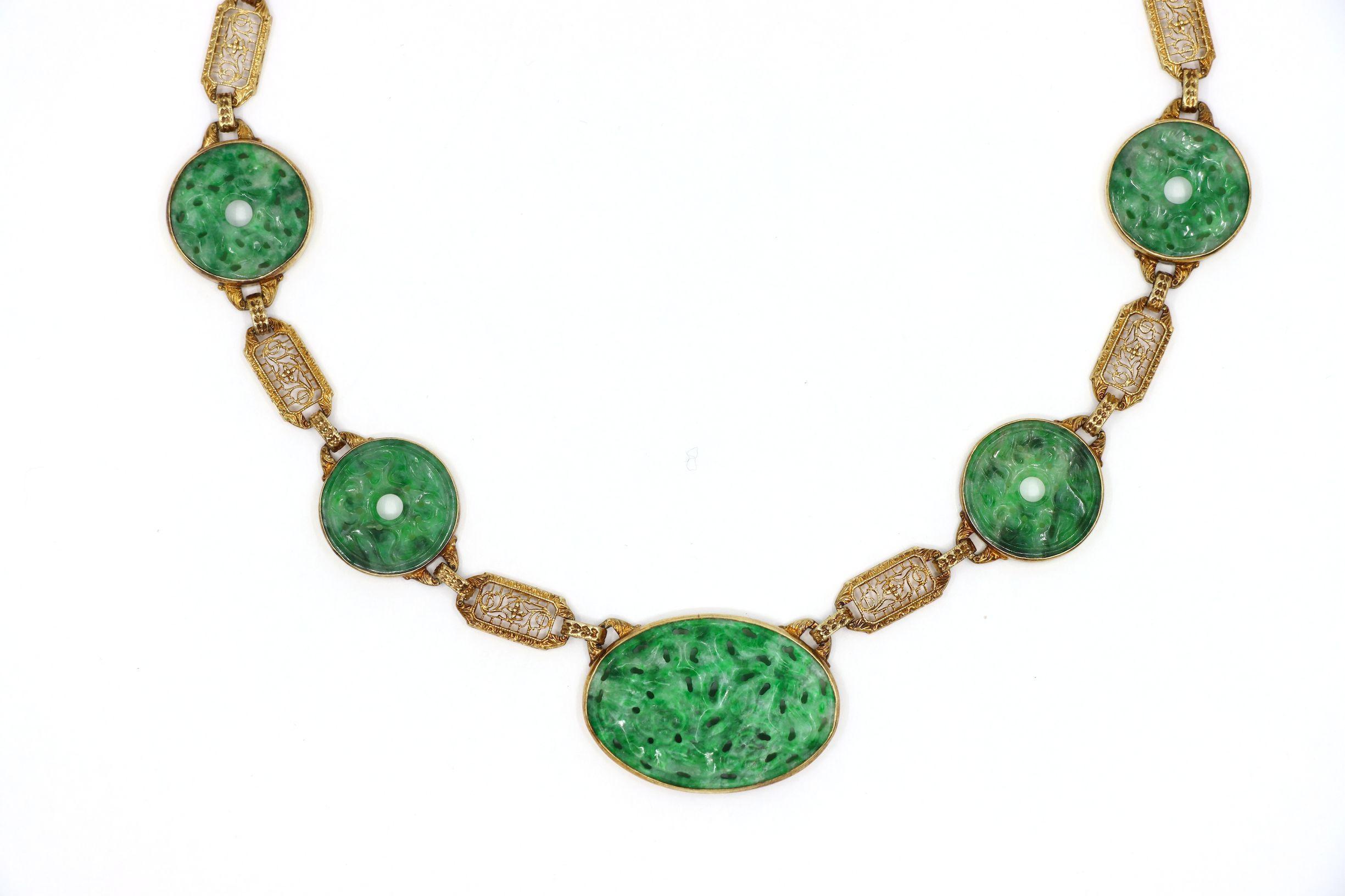 Ein Satz im chinesischen Stil 14K Gold Jade eingraviert  Halskette und Armband im Zustand „Gut“ im Angebot in Flushing, NY