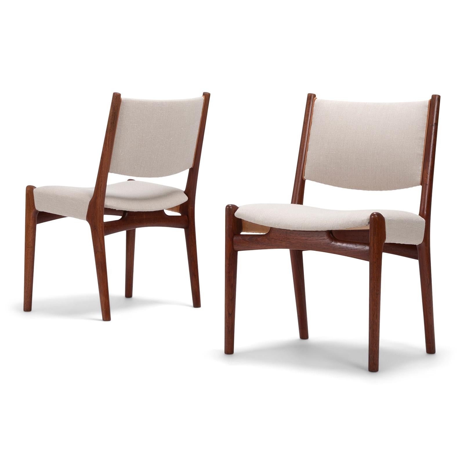 Scandinavian Modern Set of 10 Chairs by Hans Wegner, Made by Cabinetmaker Johannes Hansen For Sale