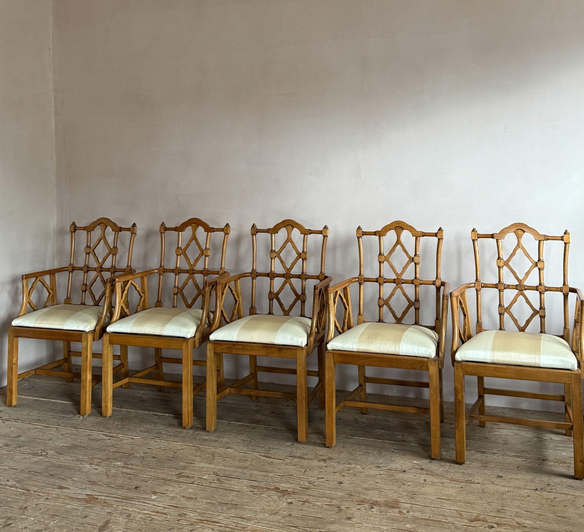 A set of 10 Chinese chippendale style dining chairs In Good Condition In Grange-Over-Sands, GB