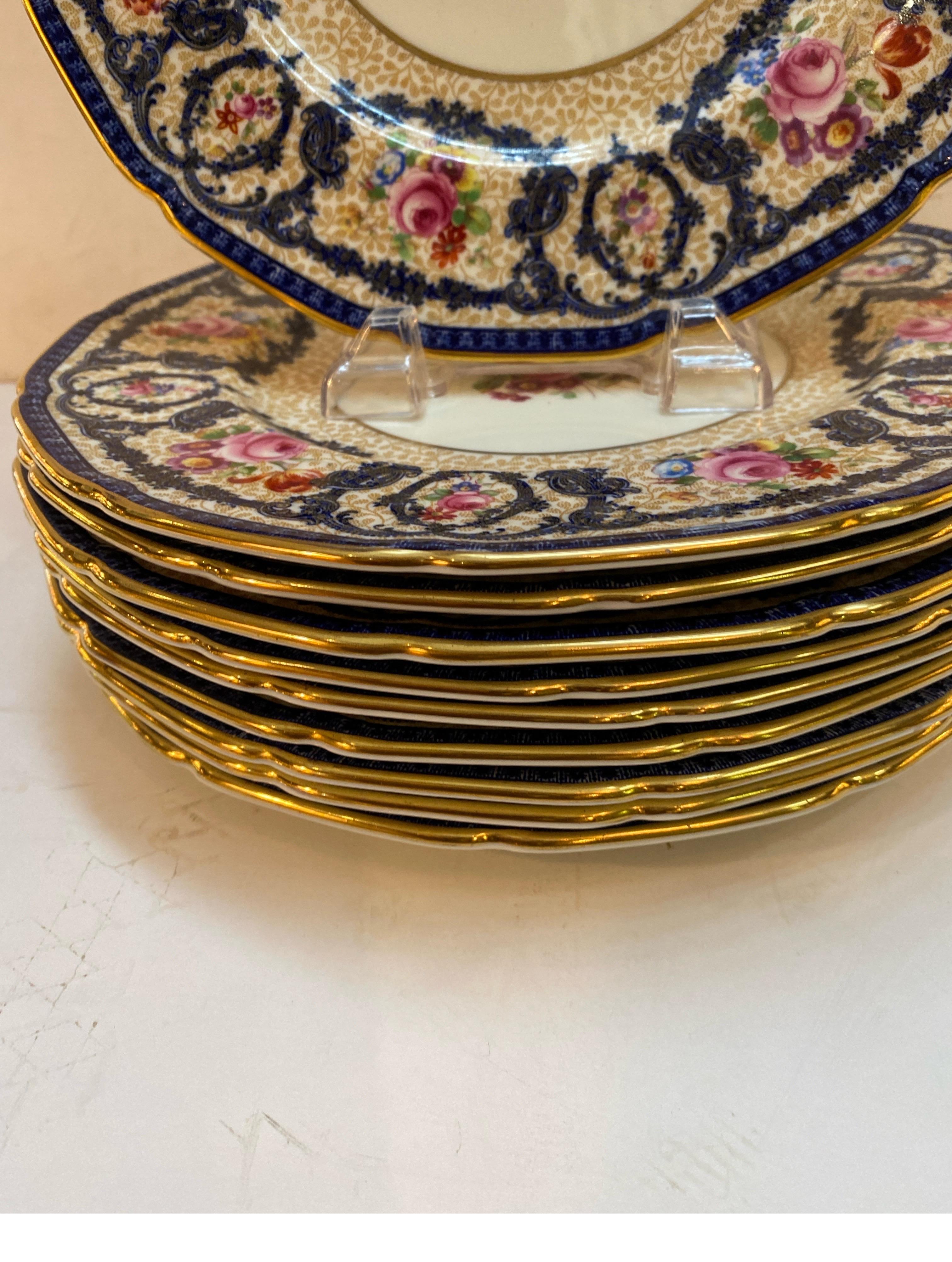 Set von 10 handbemalten antiken Servicetellern von Royal Doulton, um 1915 (Englisch) im Angebot