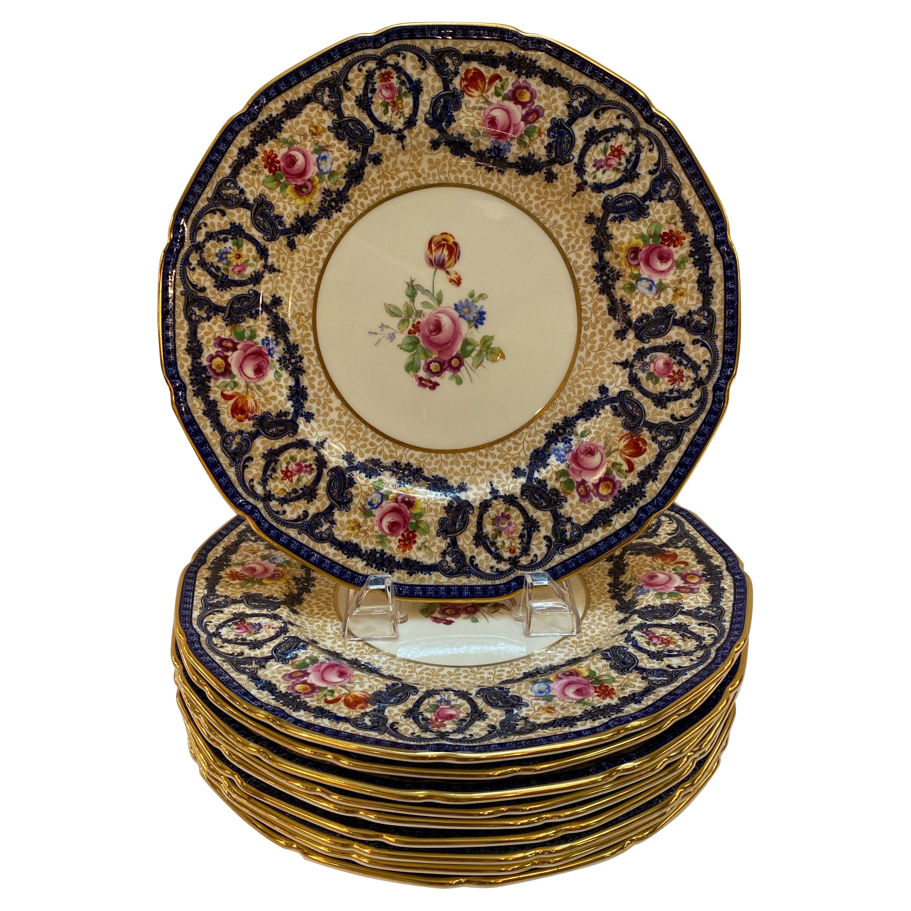 Ensemble de 10 assiettes de service antiques peintes à la main par Royal Doulton vers 1915 en vente