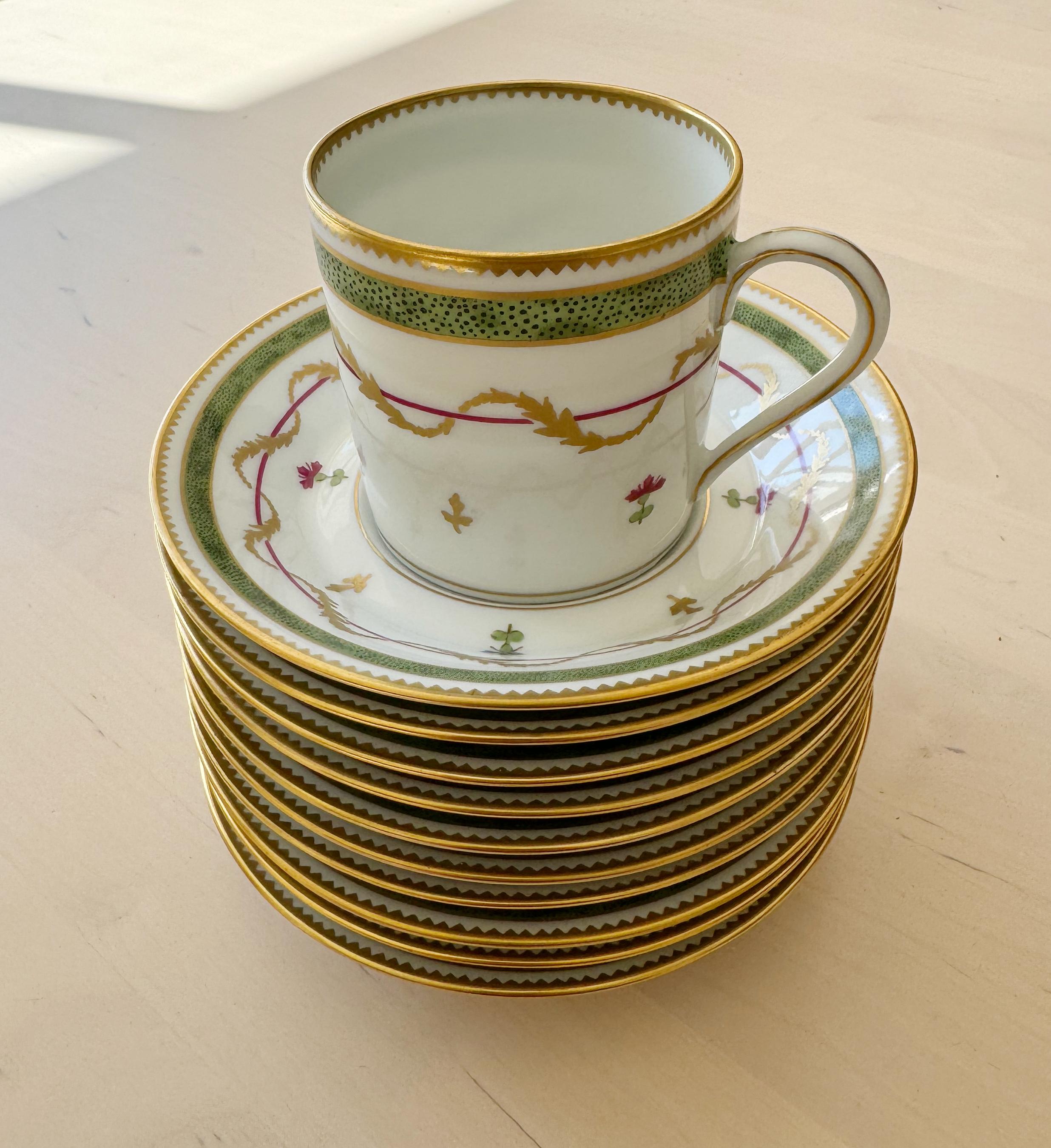 Haviland Vieux Paris aus Limoges von Georges Rouard ist eine Art von feinem Porzellan, das von Haviland hergestellt wird, einem renommierten französischen Unternehmen, das für sein hochwertiges Porzellan bekannt ist. Haviland wurde in den 1840er