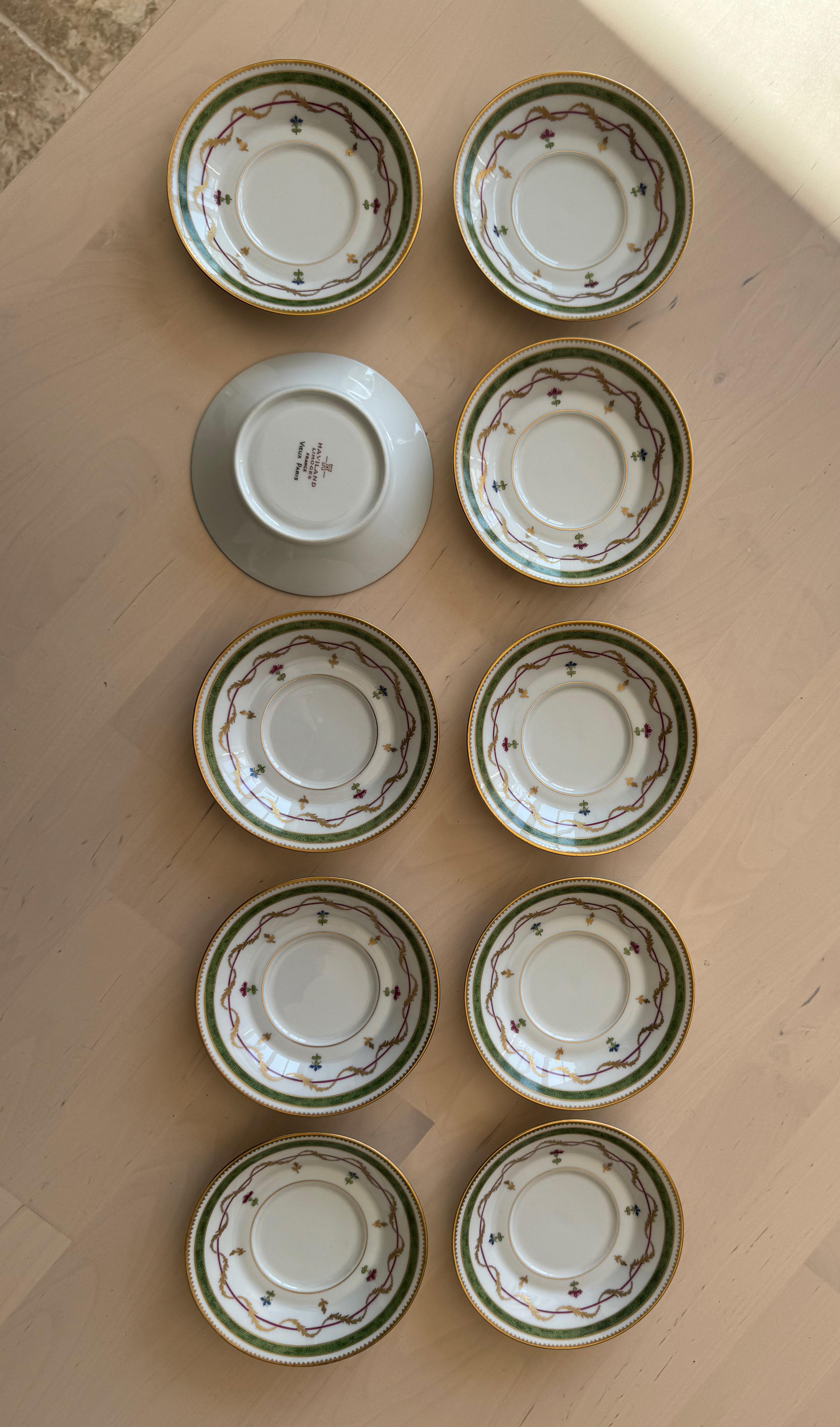 Set von 10 grünen Haviland Vieux Pariser Espresso-Tasse und Untertassen mit Untertassen, Limoges, Frankreich (Romantik) im Angebot