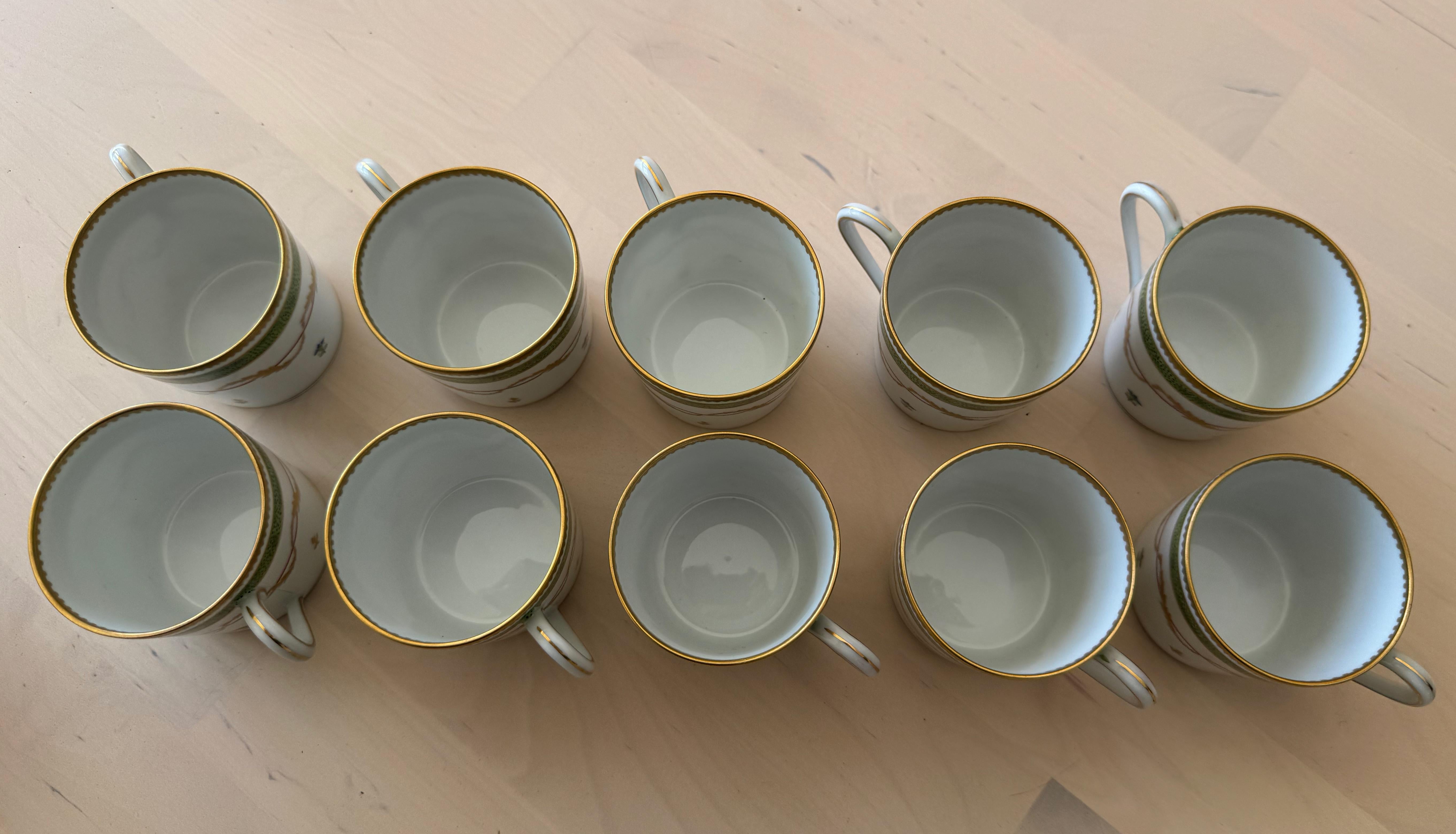 Set von 10 grünen Haviland Vieux Pariser Espresso-Tasse und Untertassen mit Untertassen, Limoges, Frankreich (Französisch) im Angebot