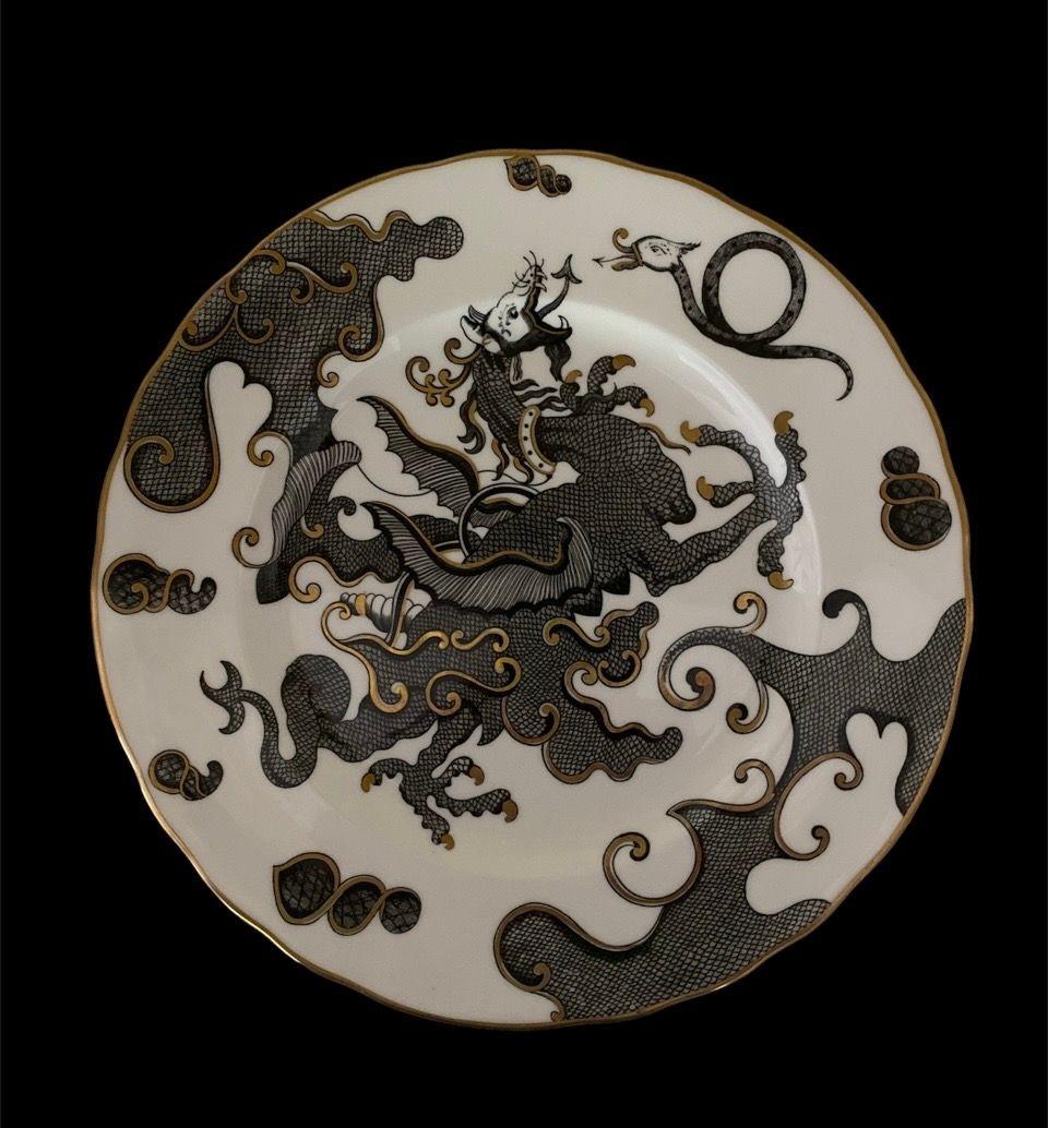 Set of 10 Royal Worcester Black Dragon Dinner Plates 3