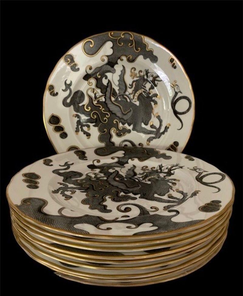 Set of 10 Royal Worcester Black Dragon Dinner Plates In Excellent Condition In Spencertown, NY