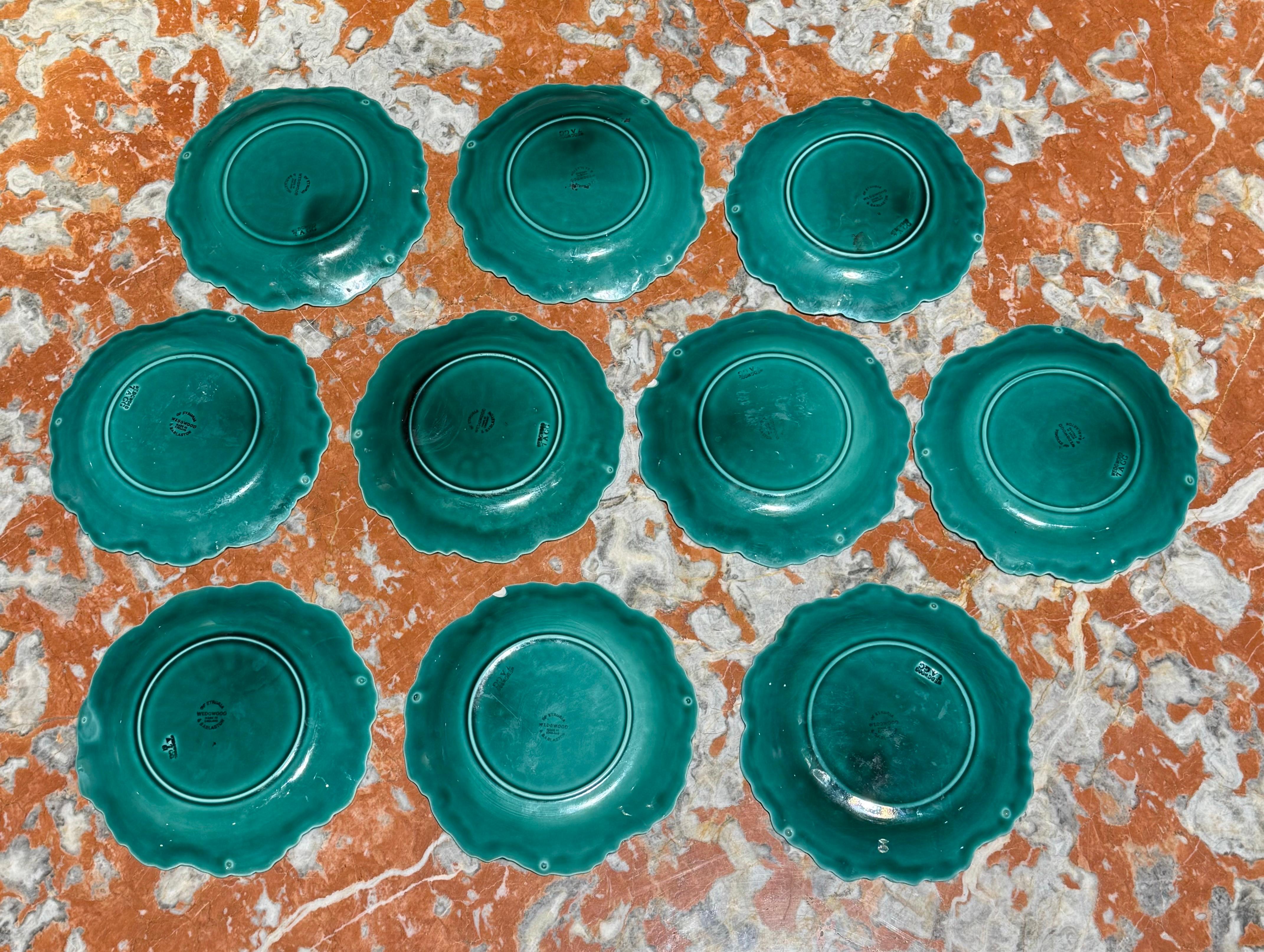 Ensemble de 10 assiettes à choux en majolique vernissée verte de Wedgwood & Barlaston of Etruria

Extrêmement populaire à l'époque de la Régence hollywoodienne, il est aujourd'hui un classique. Le moule représente une feuille de chou surdimensionnée