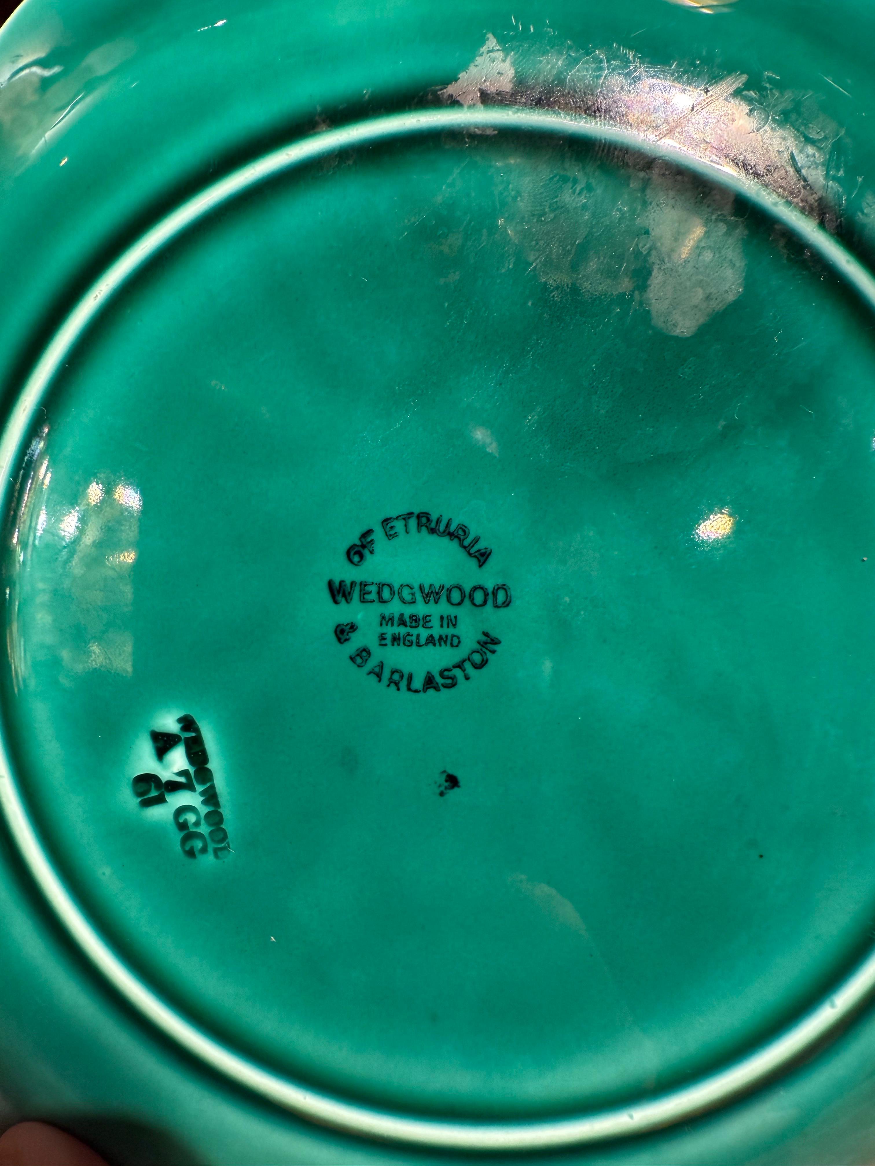 Anglais Ensemble de 10 assiettes à choux en majolique vernissée verte de Wedgwood & Barlaston of Etruria en vente