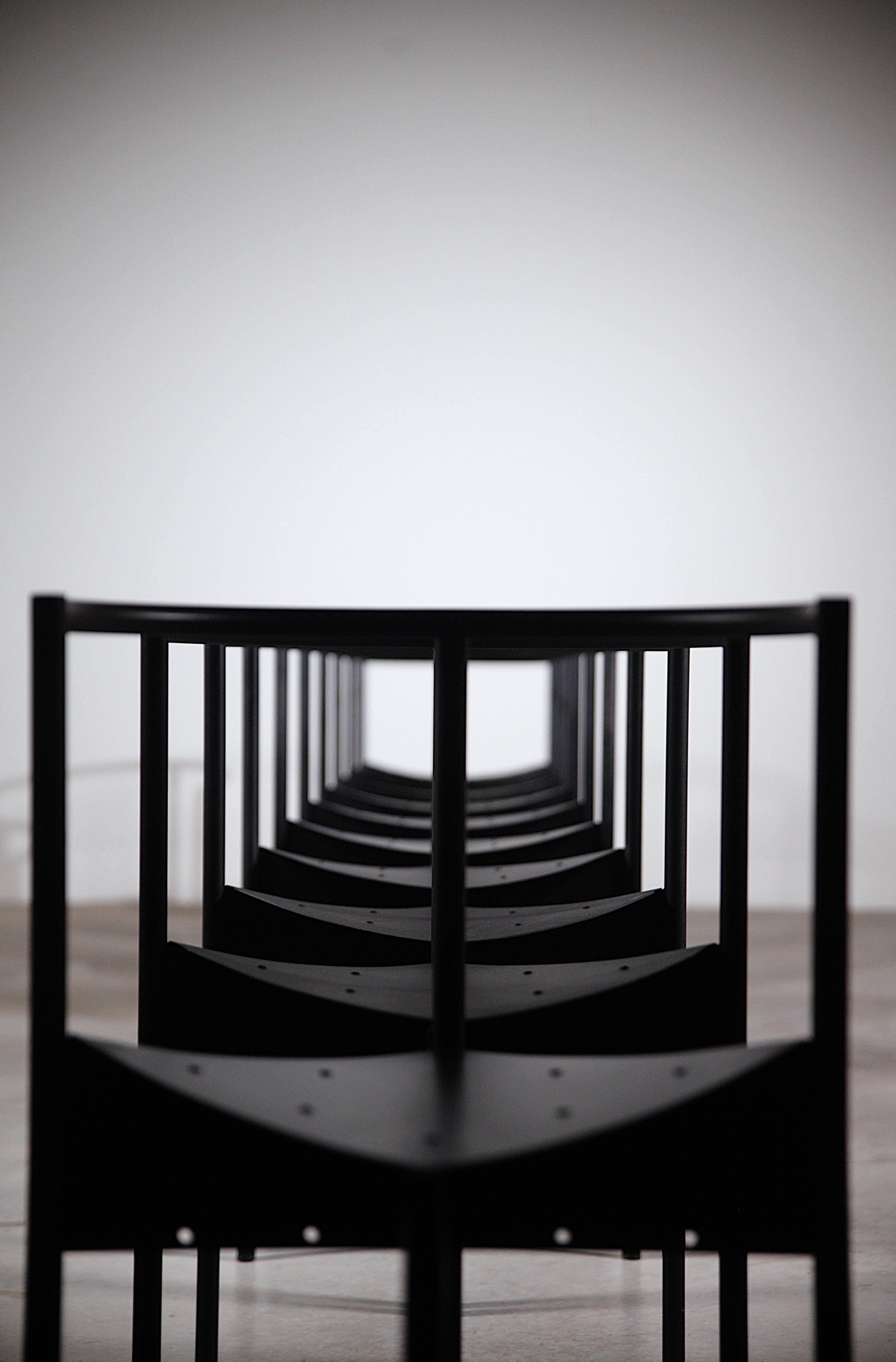 Ensemble de 10 chaises noires 