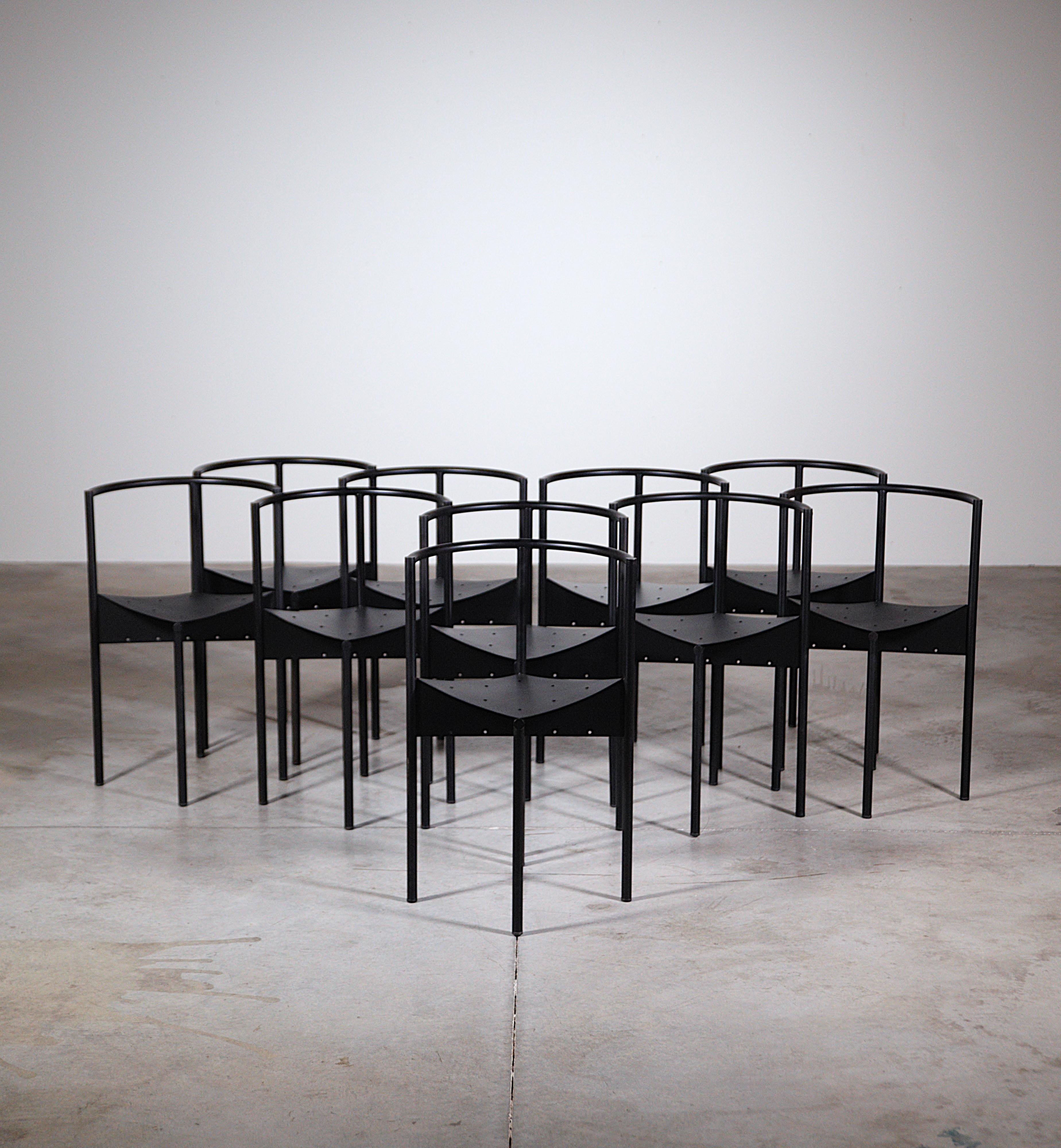 Ensemble de 10 chaises noires 