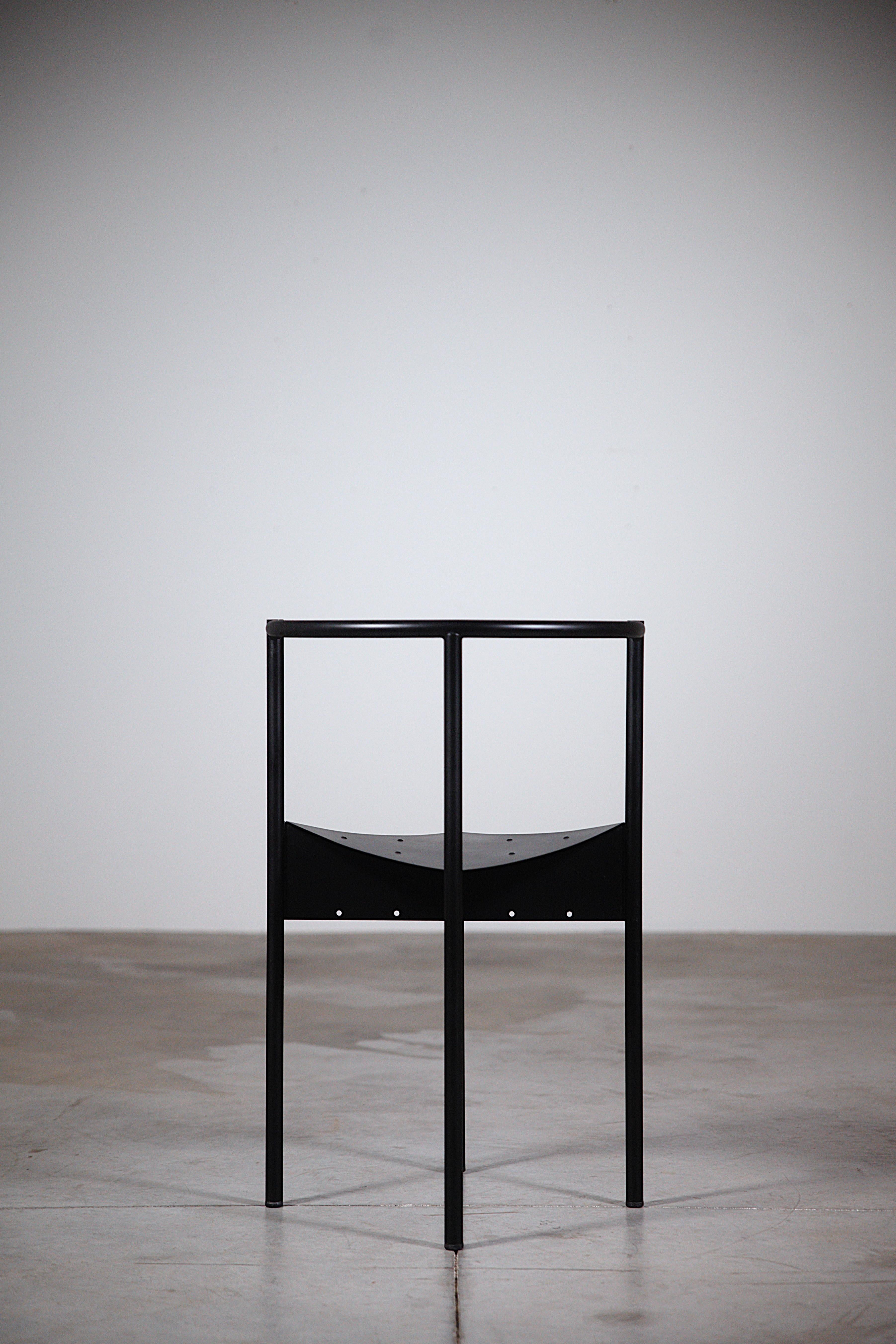 Ensemble de 10 chaises noires 