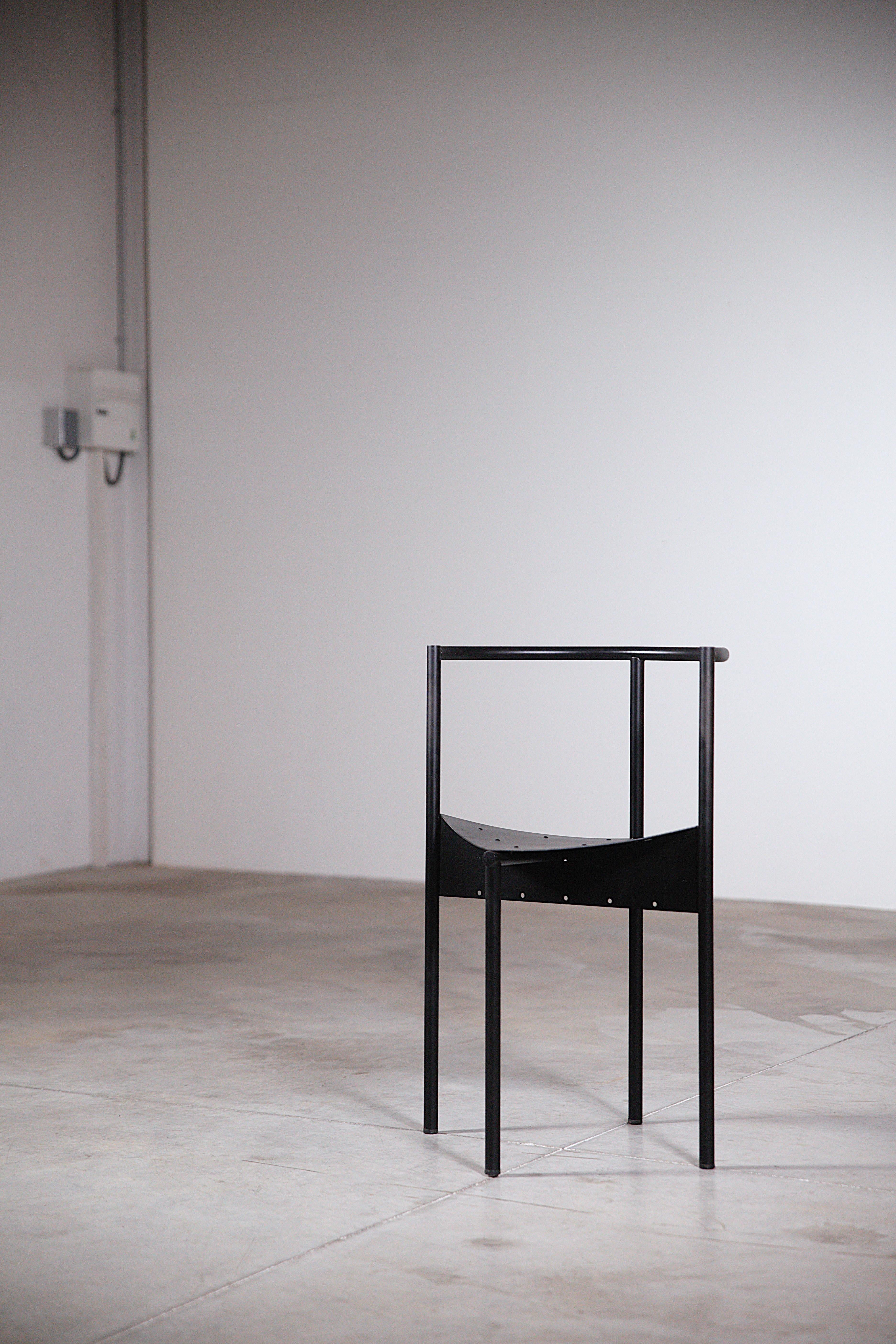 Ensemble de 10 chaises noires 
