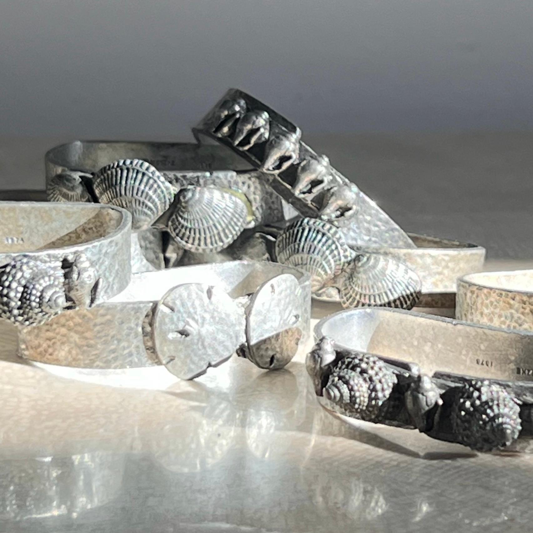A set of 11 pewter napkin rings with sculpted shells, 1975 For Sale 5