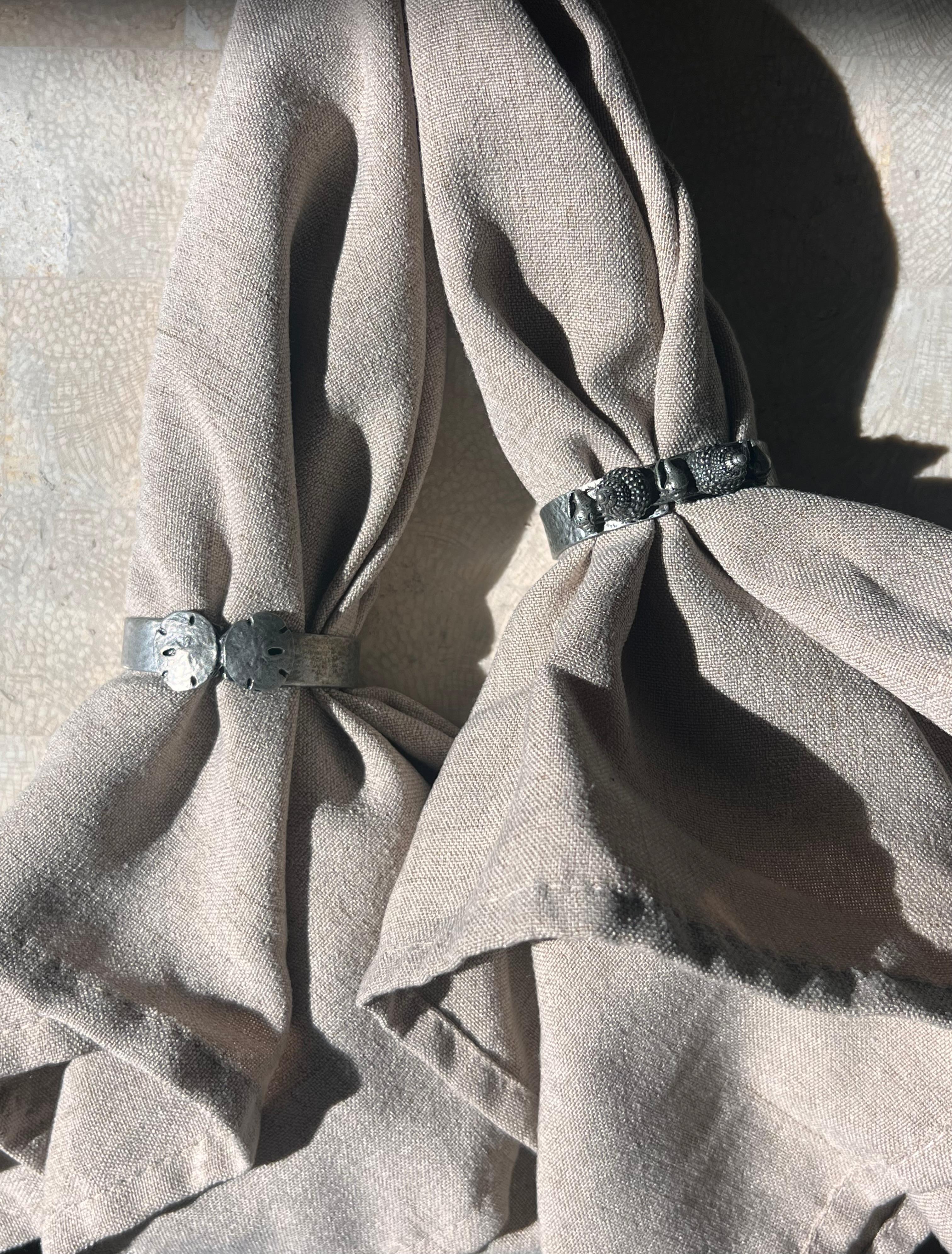 A set of 11 pewter napkin rings with sculpted shells, 1975 For Sale 1