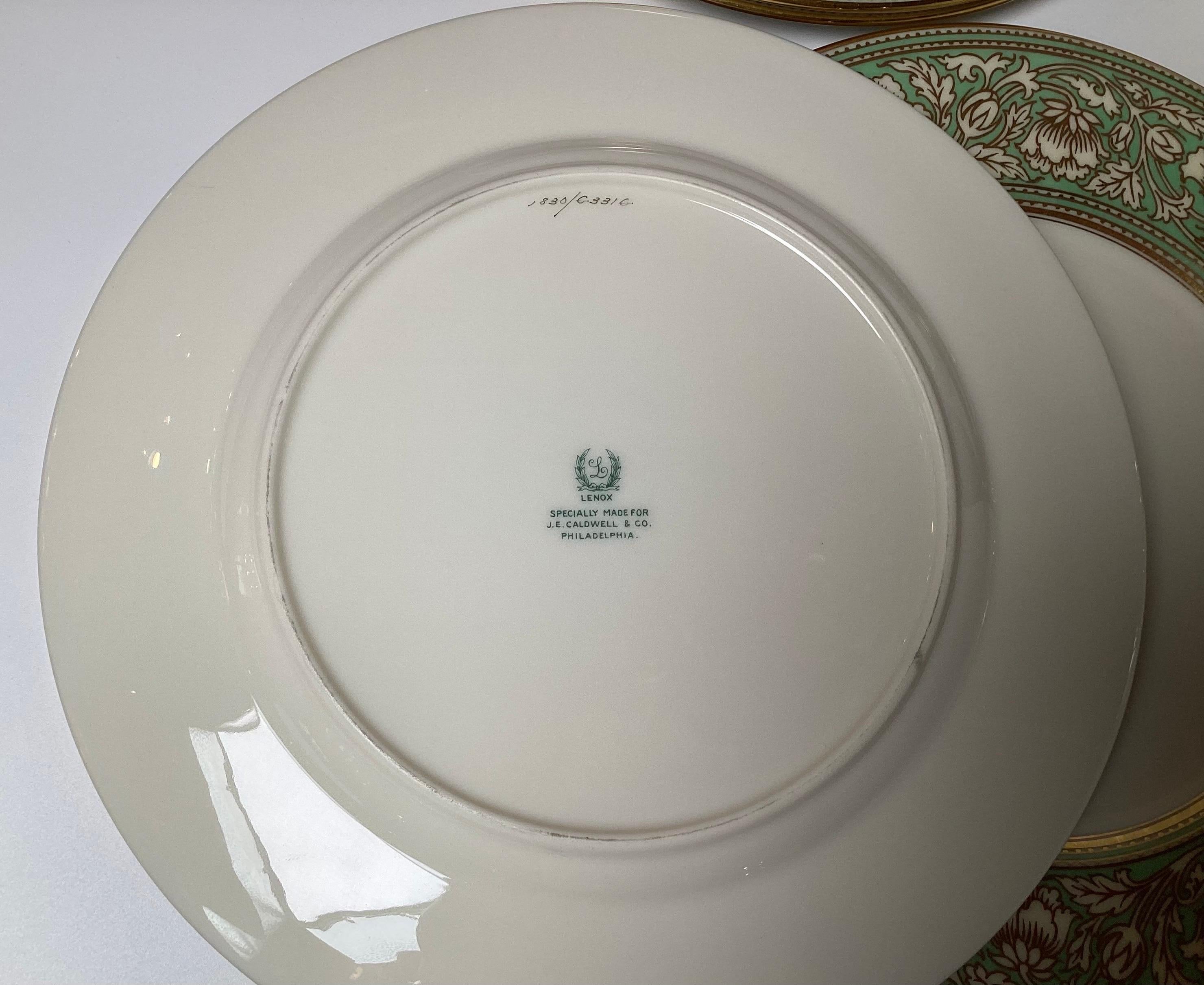 20ième siècle Lot de 12 assiettes de service anciennes à marque verte Lenox en vente