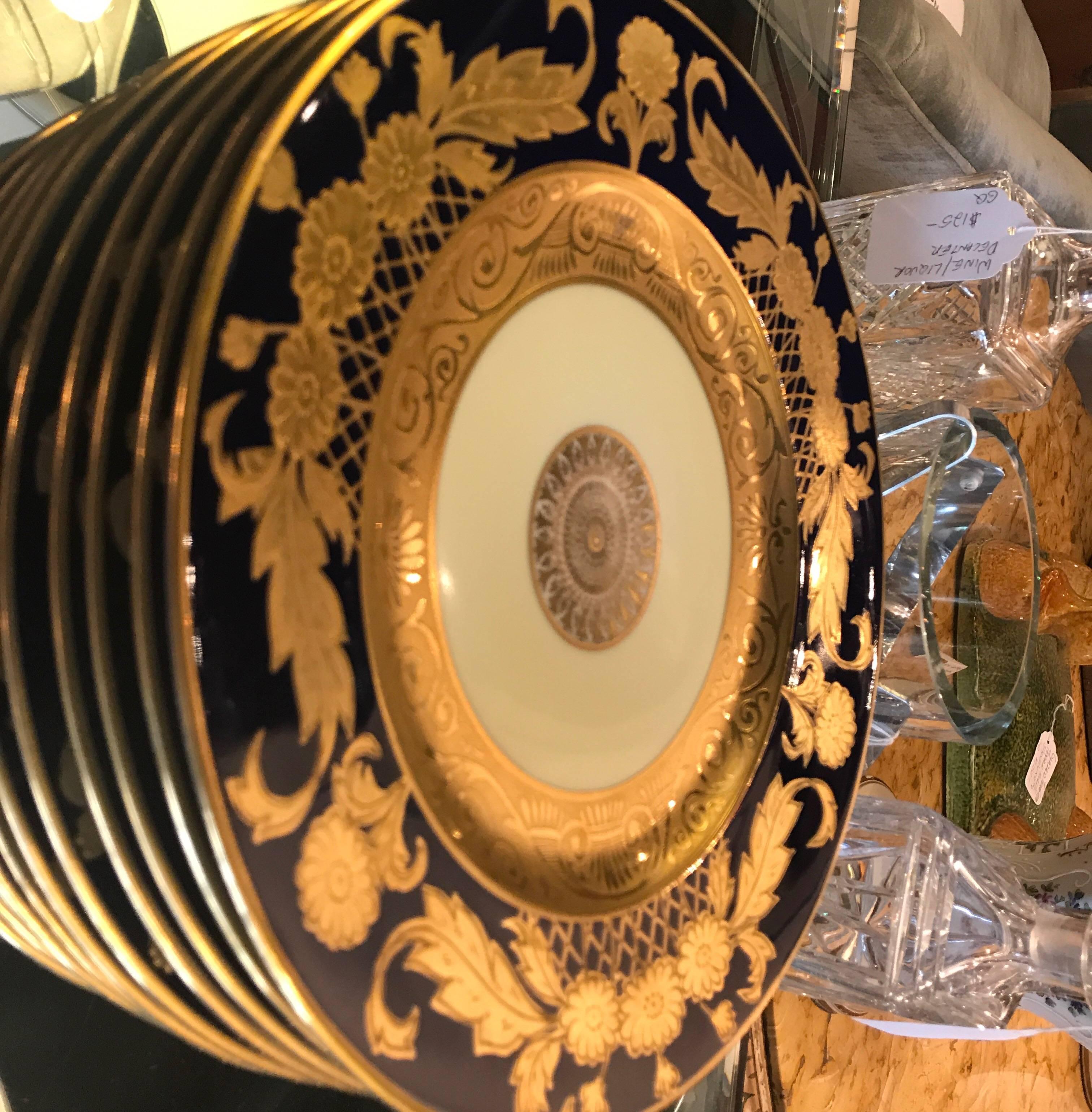Set of 12 Cobalt and Gilt Service Dinner Plates In Excellent Condition In Lambertville, NJ