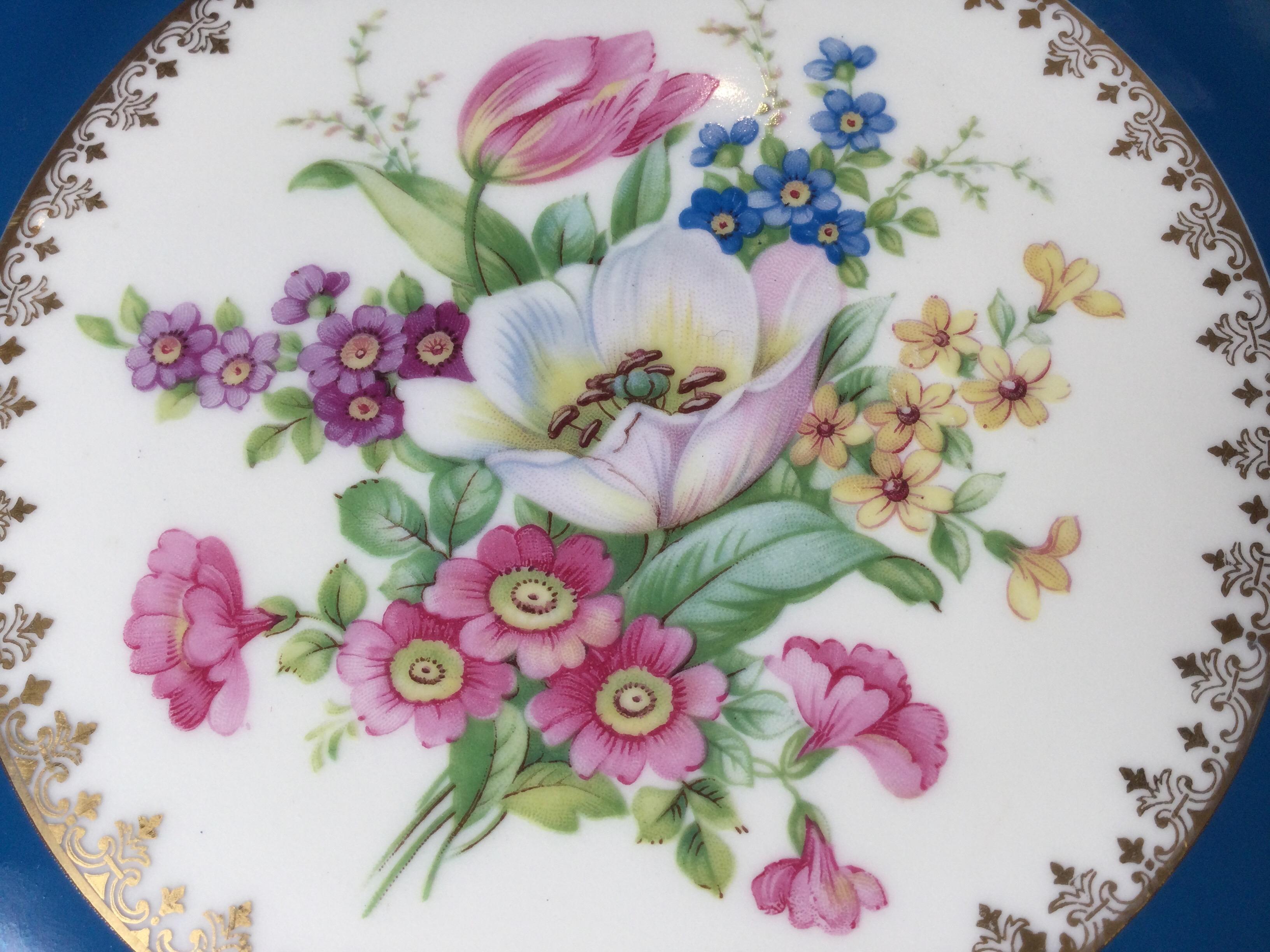 Porcelain Set of 12 Elaborate Service Dinner Plates