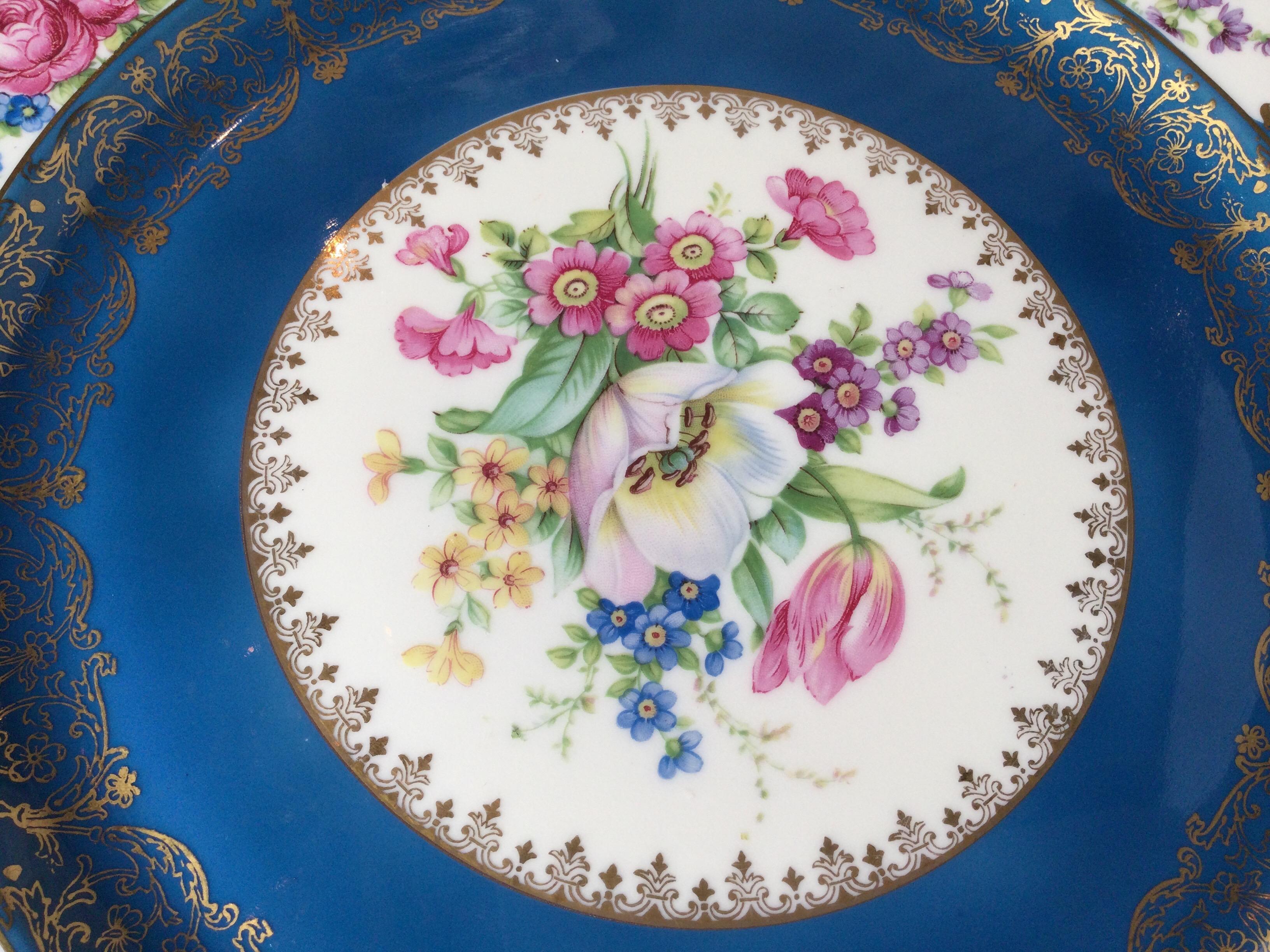 Set of 12 Elaborate Service Dinner Plates 3